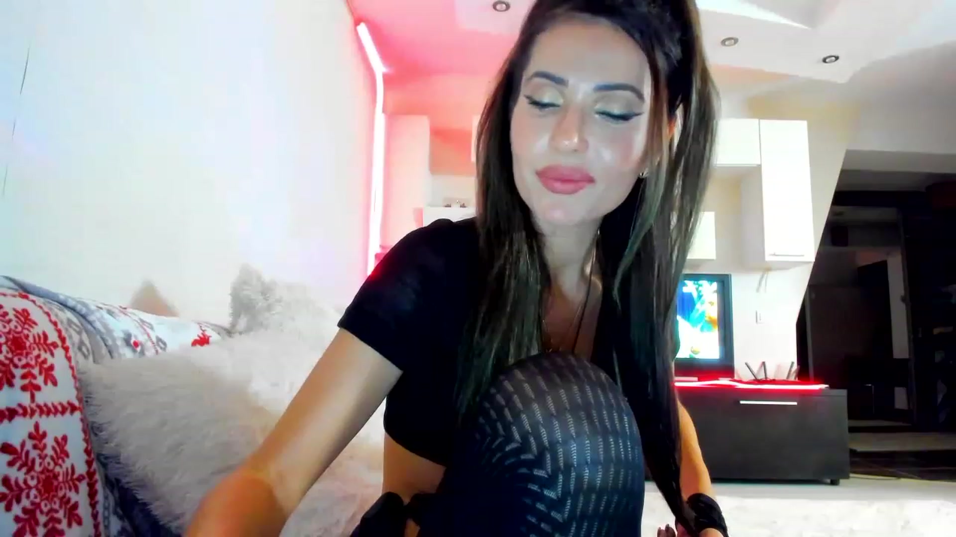 Gallery image thumbnail from SmileyTinaa's myfreecams stream on, 01/09/2023, 22:34 image 14 of 20