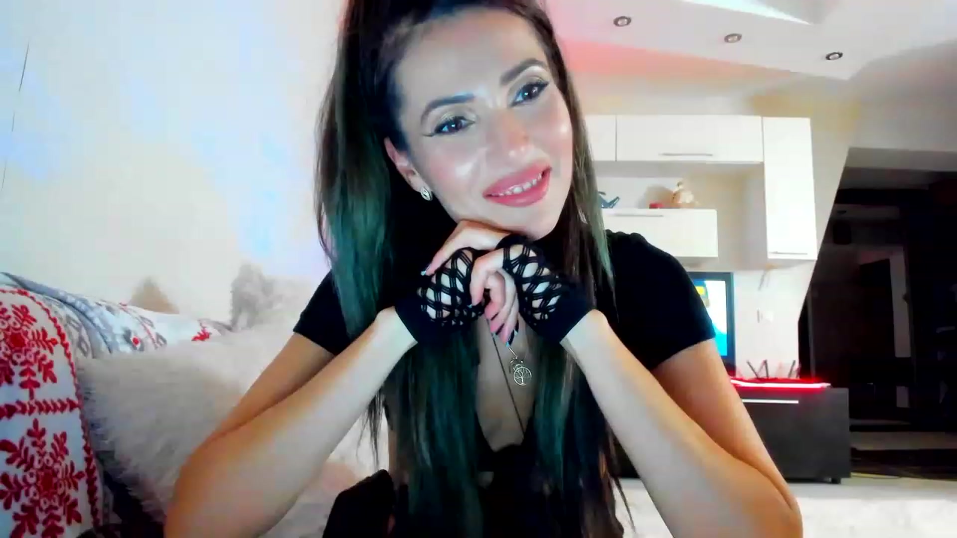 Gallery image thumbnail from SmileyTinaa's myfreecams stream on, 01/09/2023, 22:34 image 9 of 20