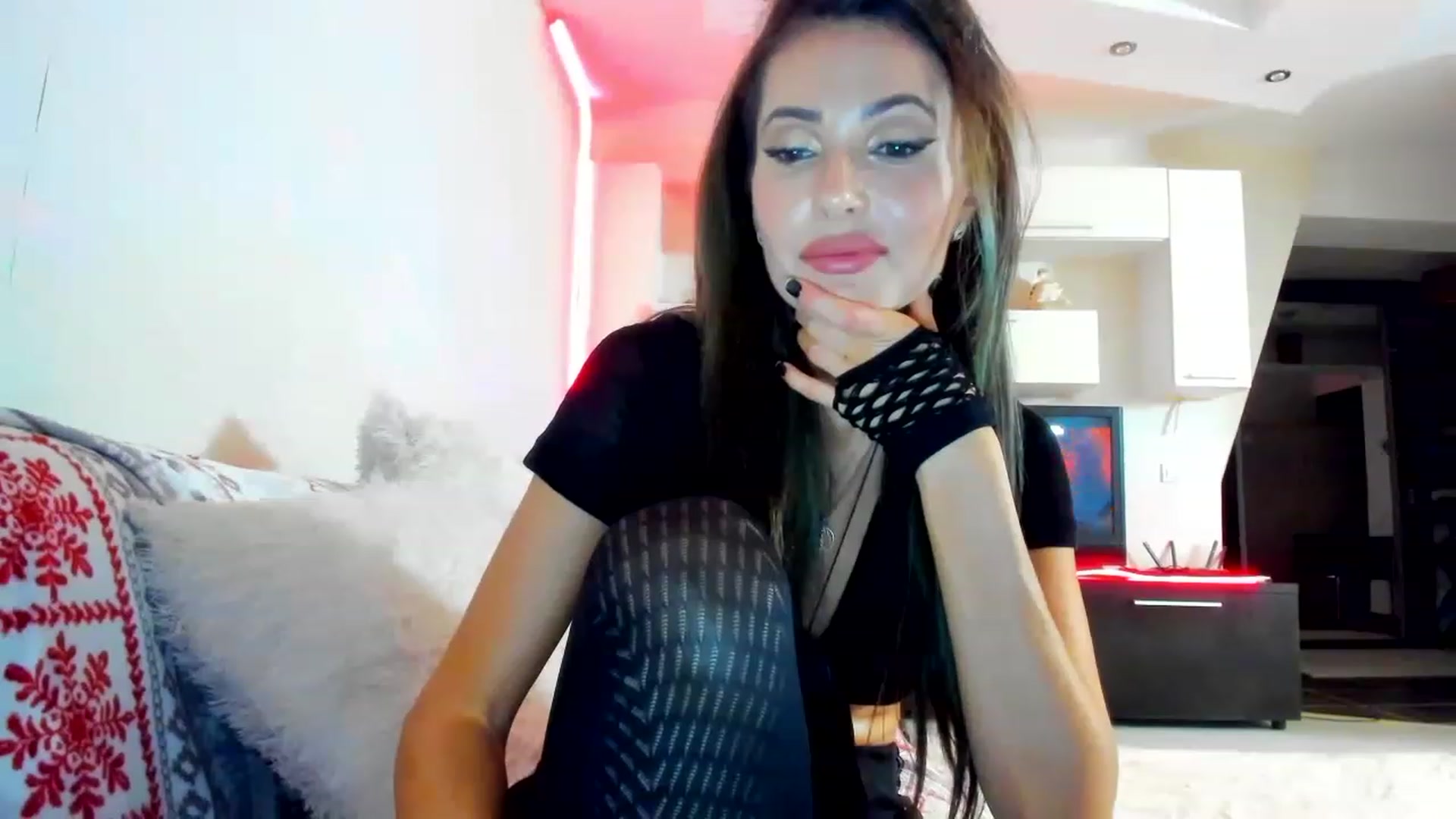 Gallery image thumbnail from SmileyTinaa's myfreecams stream on, 01/09/2023, 22:34 image 3 of 20