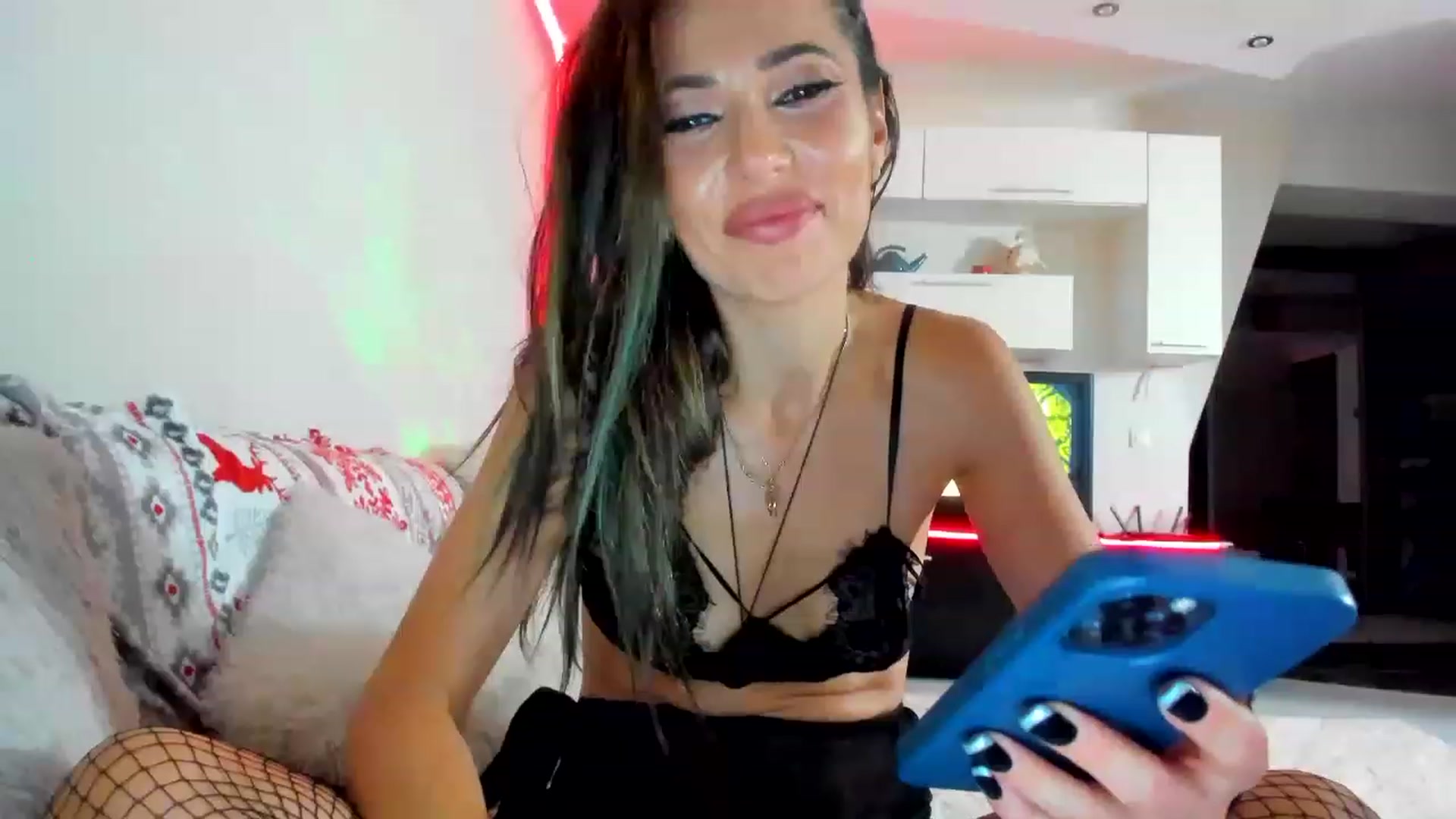 Gallery image thumbnail from SmileyTinaa's myfreecams stream on, 01/13/2023, 23:33 image 10 of 20