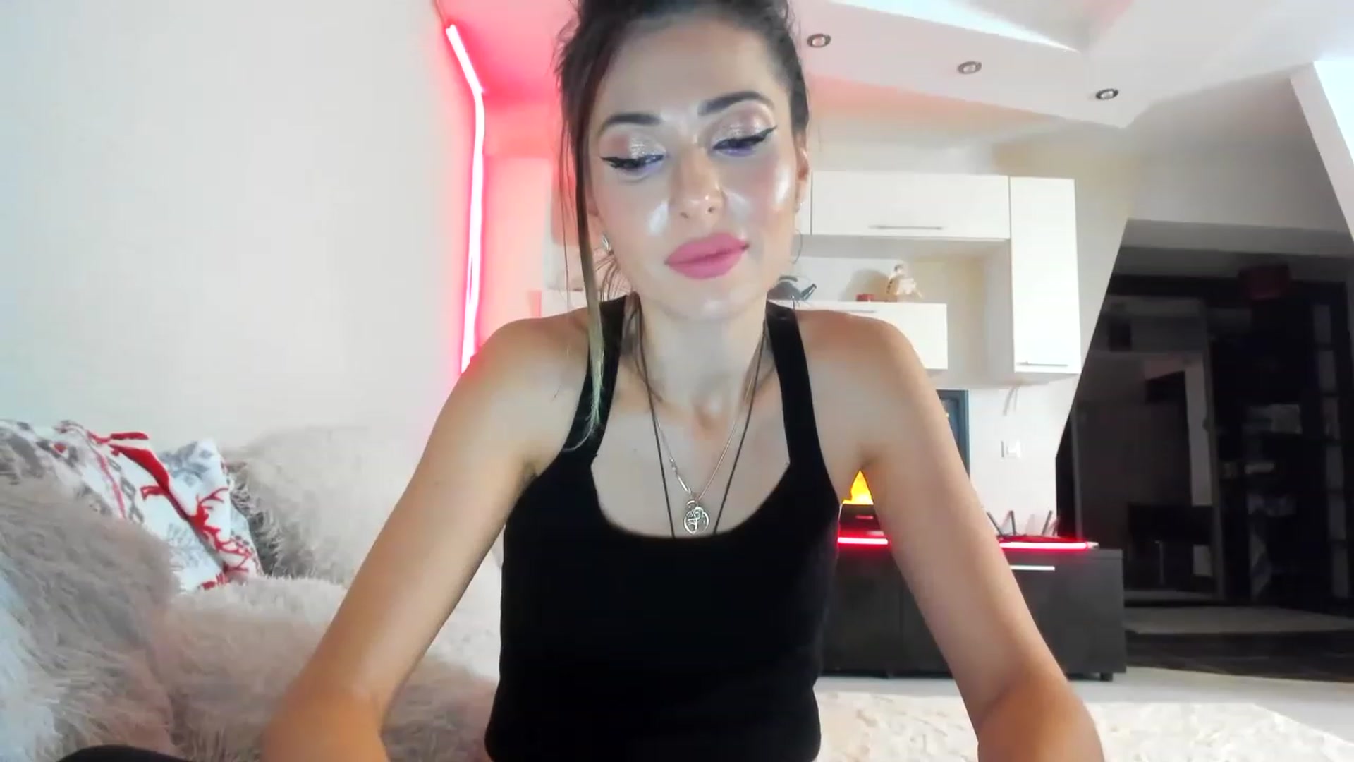 Gallery image thumbnail from SmileyTinaa's myfreecams stream on, 01/17/2023, 23:09 image 4 of 20