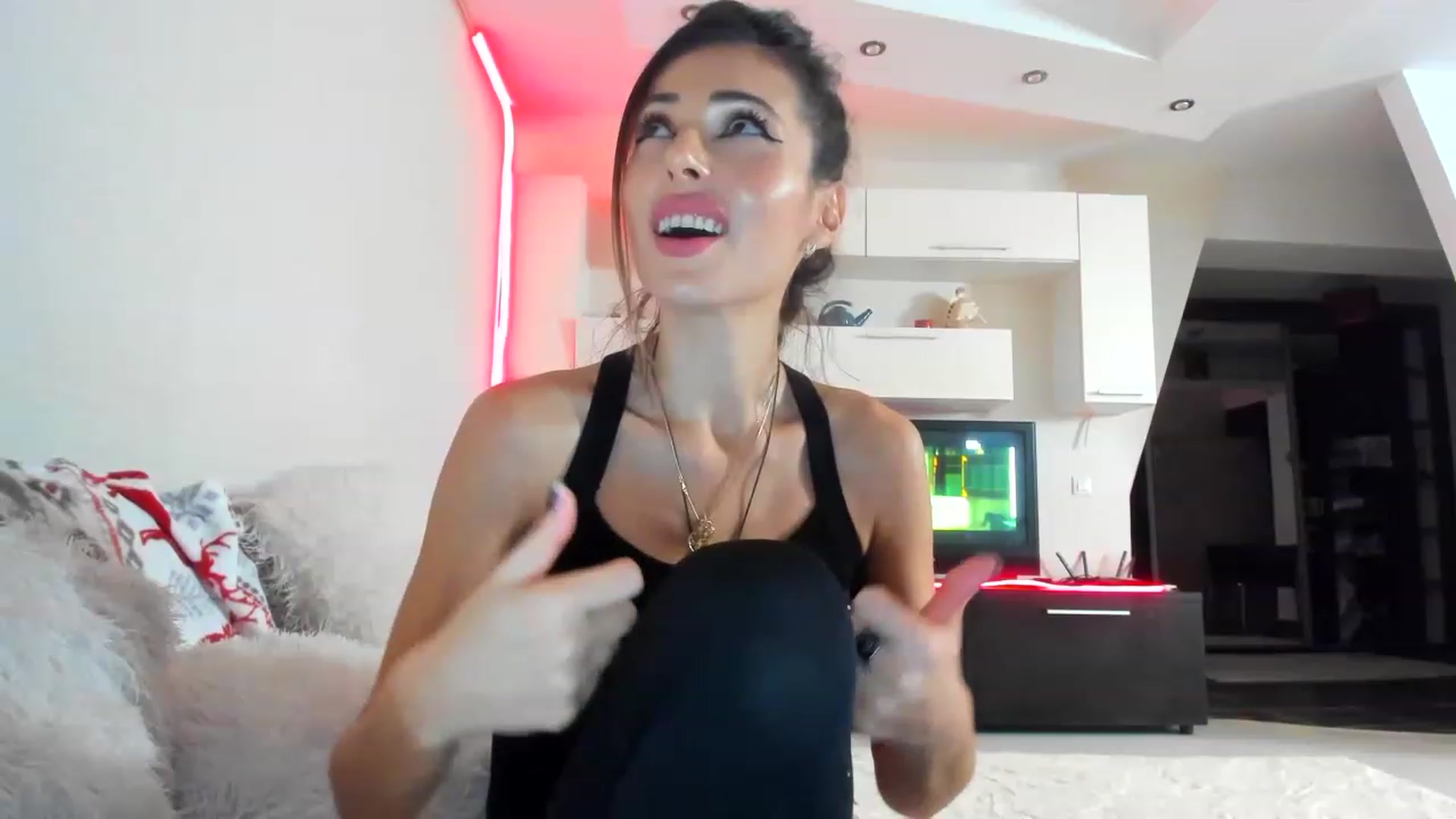 Gallery image thumbnail from SmileyTinaa's myfreecams stream on, 01/17/2023, 23:09 image 6 of 20