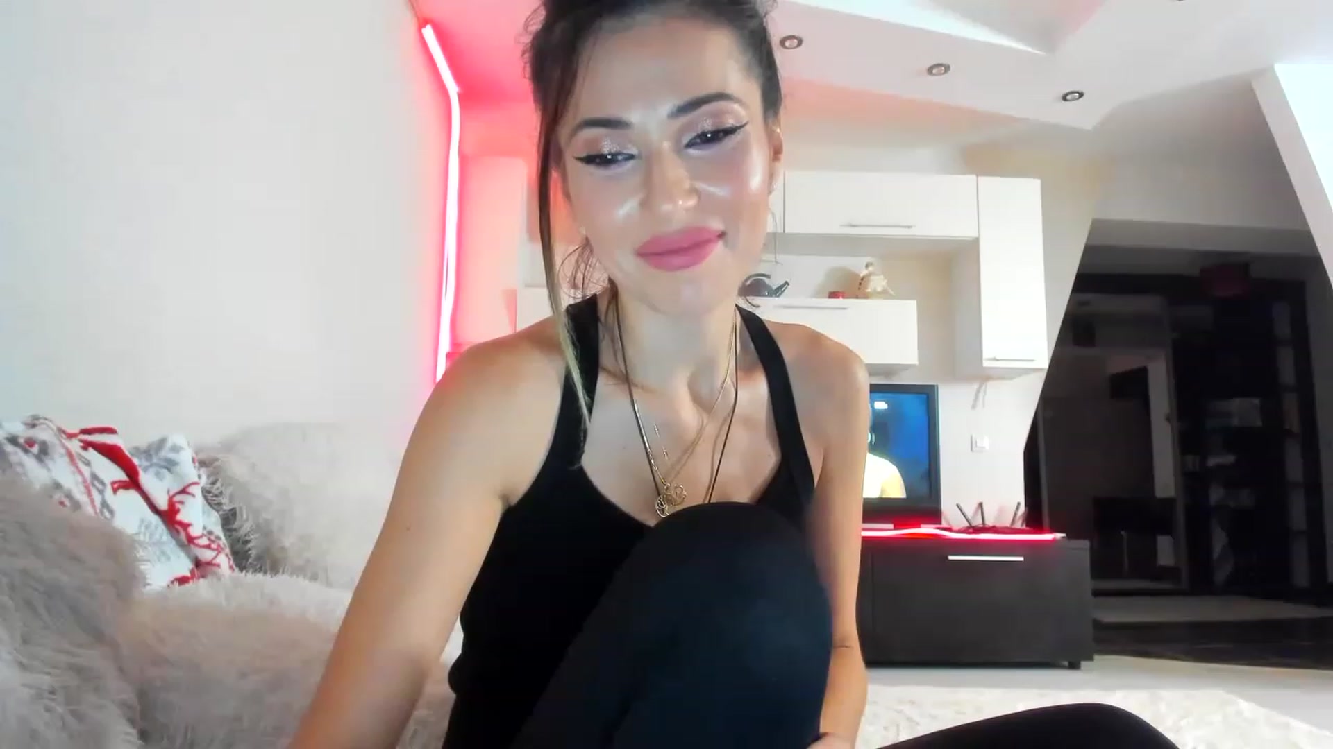 Gallery image thumbnail from SmileyTinaa's myfreecams stream on, 01/17/2023, 23:09 image 2 of 20