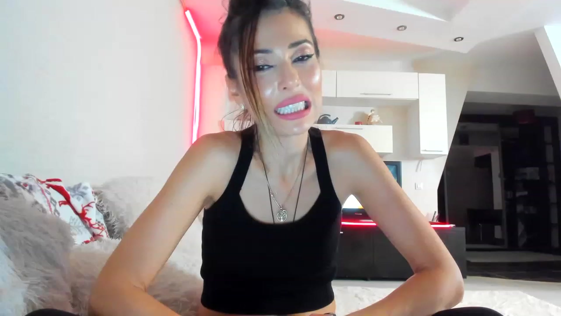 Gallery image thumbnail from SmileyTinaa's myfreecams stream on, 01/17/2023, 23:09 image 5 of 20