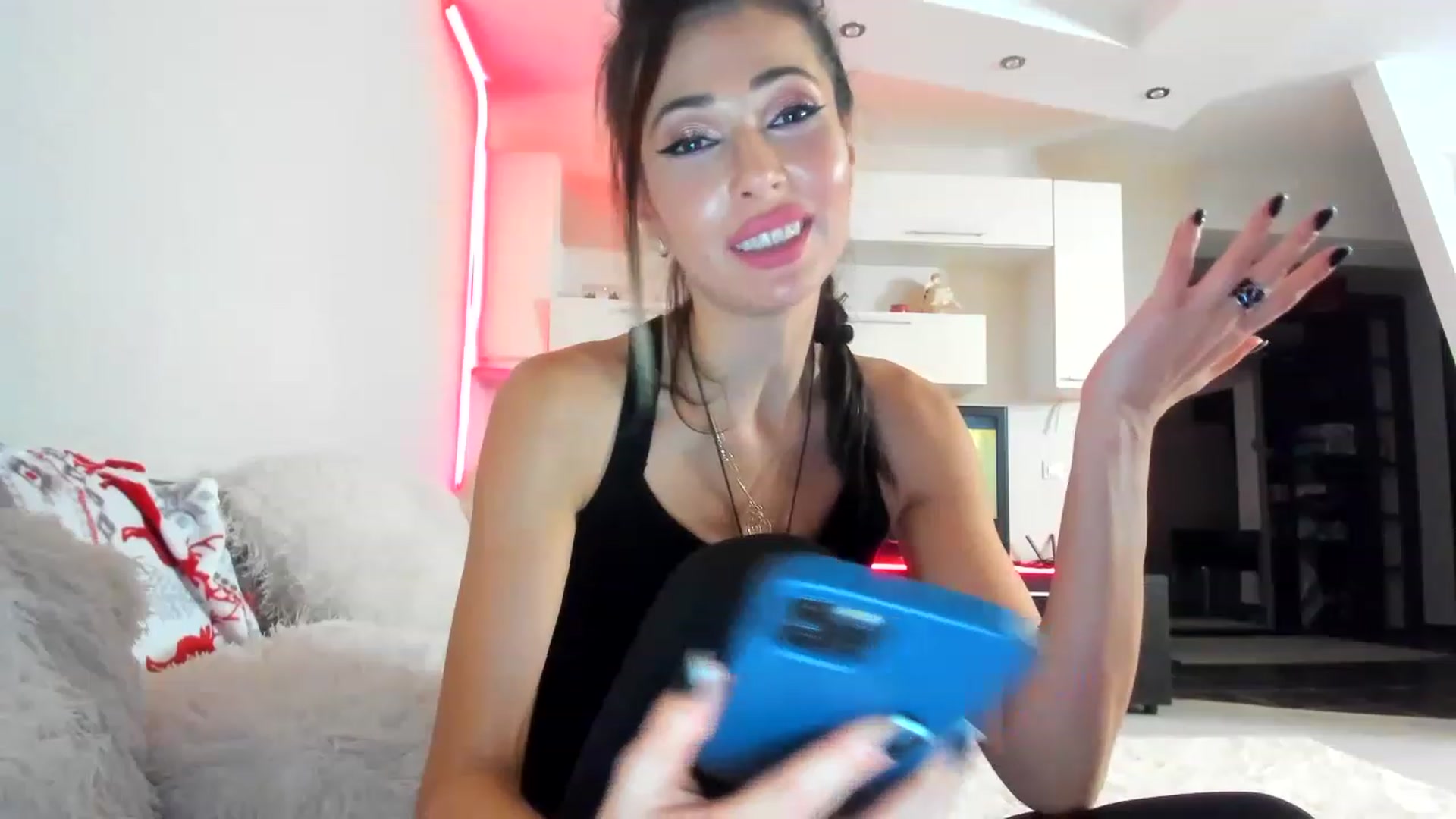 Gallery image thumbnail from SmileyTinaa's myfreecams stream on, 01/17/2023, 23:09 image 18 of 20