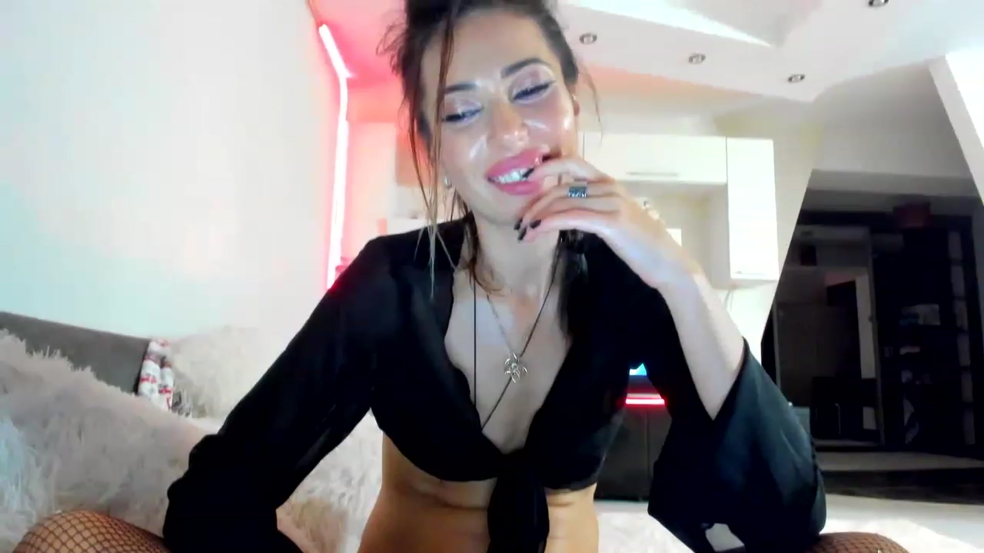 Gallery image thumbnail from SmileyTinaa's myfreecams stream on, 01/18/2023, 05:49 image 5 of 20