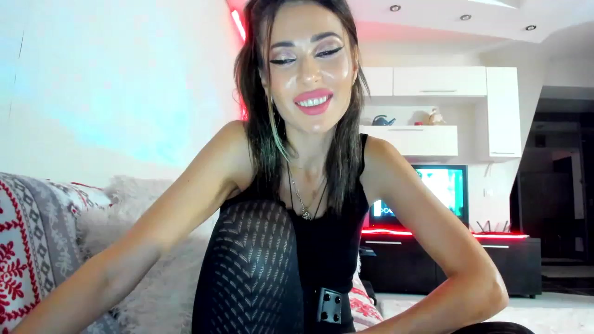 Gallery image thumbnail from SmileyTinaa's myfreecams stream on, 01/18/2023, 22:49 image 5 of 20