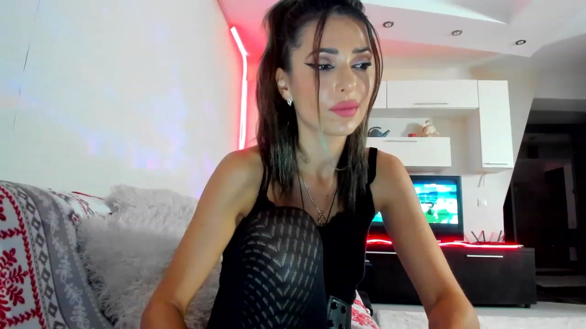 Gallery image thumbnail from SmileyTinaa's myfreecams stream on, 01/18/2023, 22:49 image 1 of 20