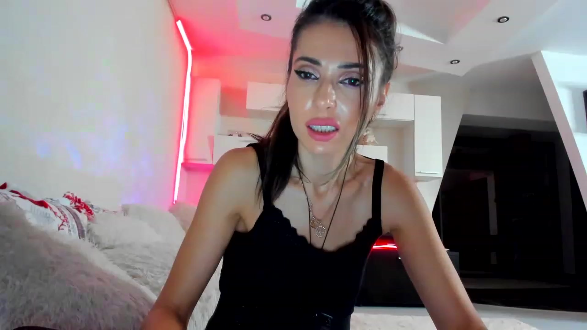 Gallery image thumbnail from SmileyTinaa's myfreecams stream on, 01/19/2023, 24:05 image 17 of 20