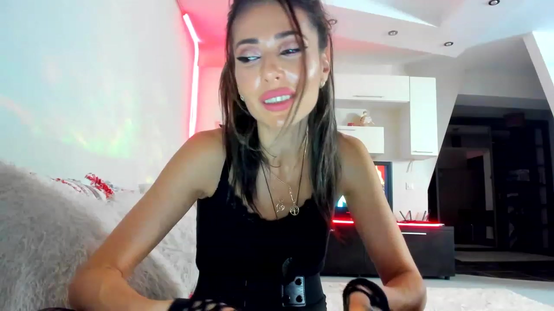 Gallery image thumbnail from SmileyTinaa's myfreecams stream on, 01/19/2023, 24:05 image 13 of 20