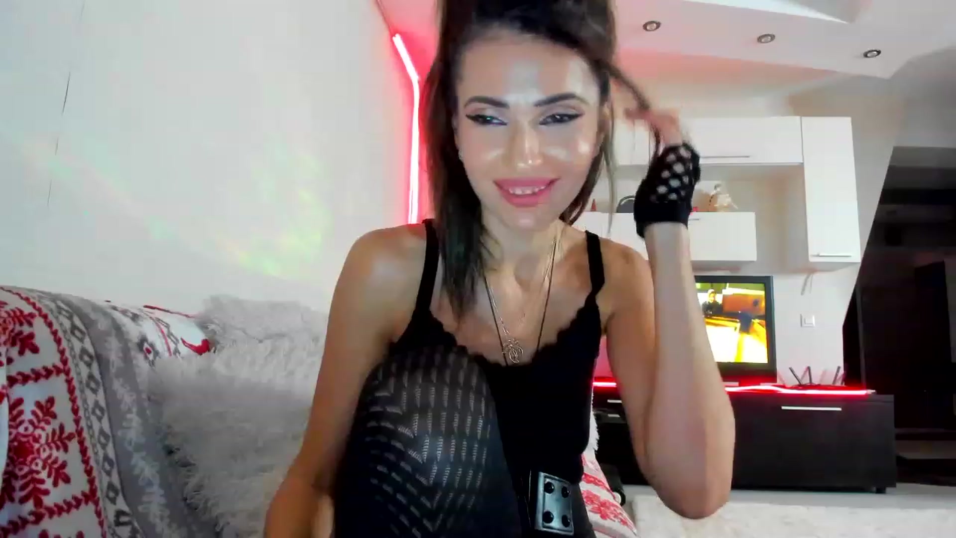 Gallery image thumbnail from SmileyTinaa's myfreecams stream on, 01/19/2023, 24:05 image 2 of 20