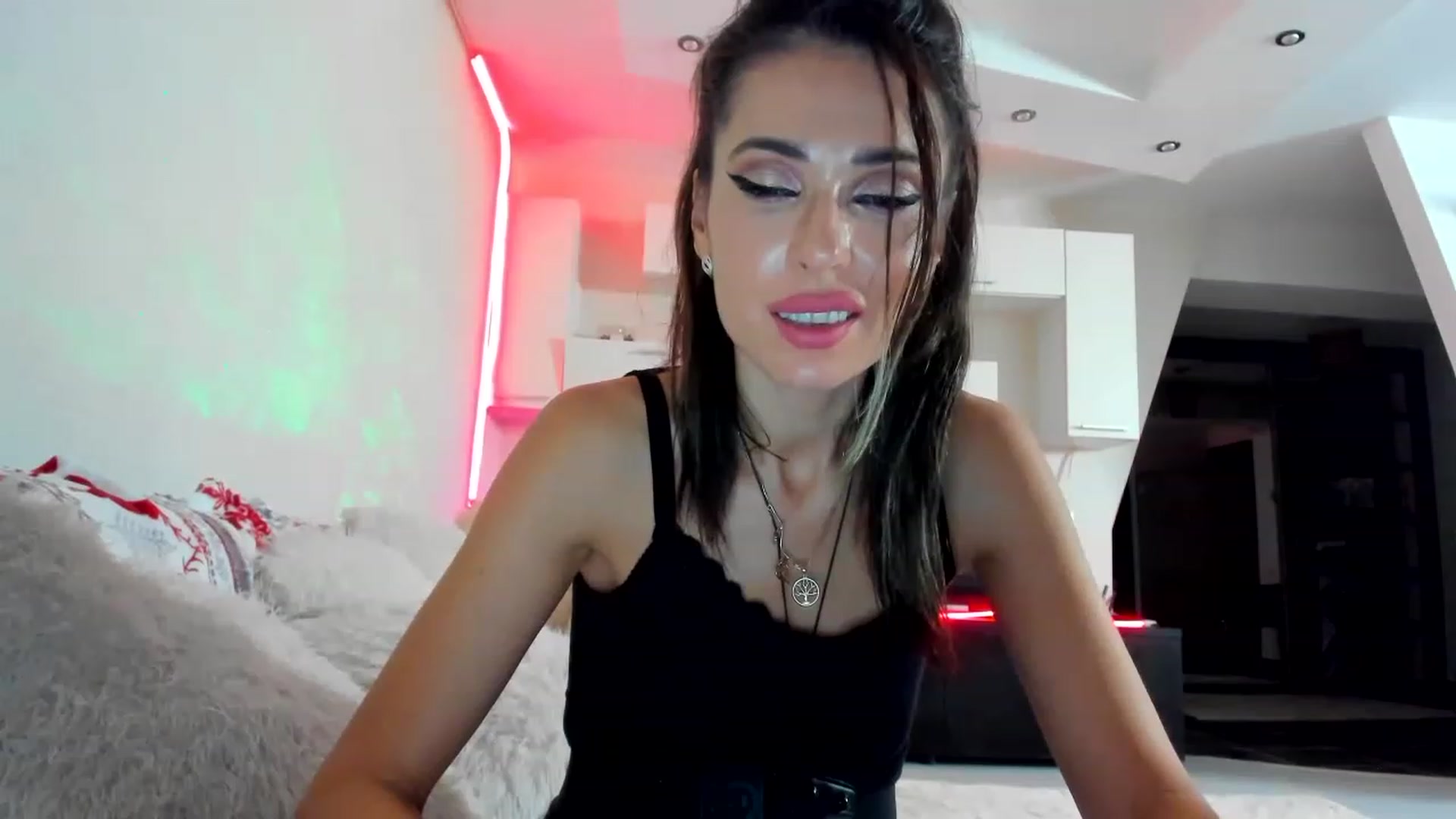 Gallery image thumbnail from SmileyTinaa's myfreecams stream on, 01/19/2023, 24:05 image 18 of 20