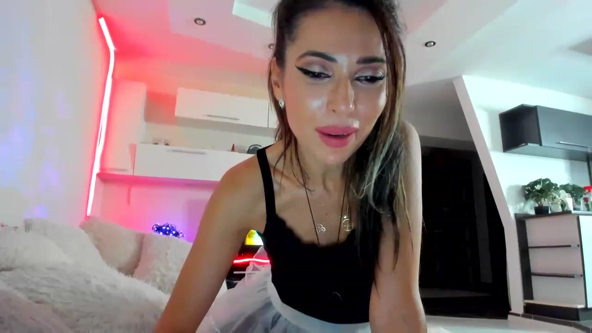 Gallery image thumbnail from SmileyTinaa's myfreecams stream on, 01/19/2023, 01:23 image 10 of 20