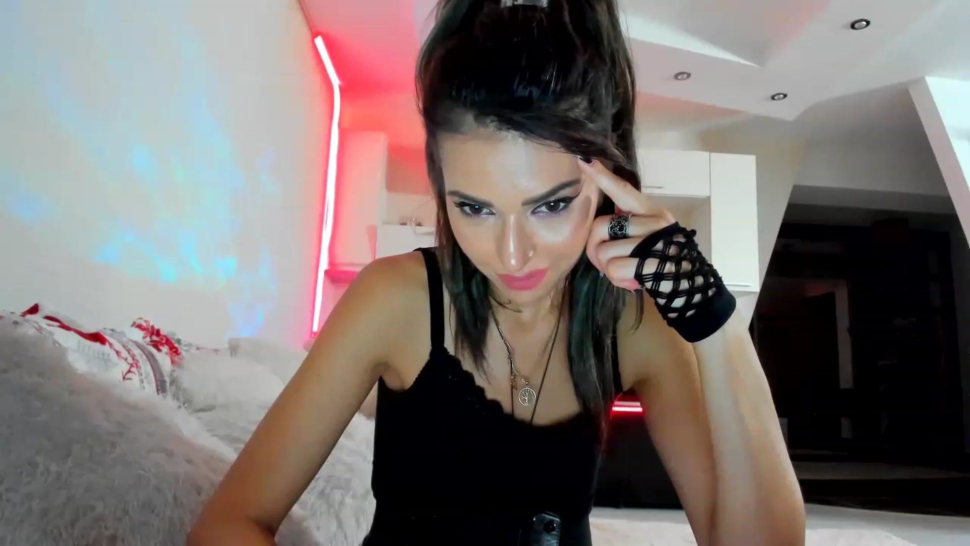 Gallery image thumbnail from SmileyTinaa's myfreecams stream on, 01/19/2023, 01:23 image 5 of 20