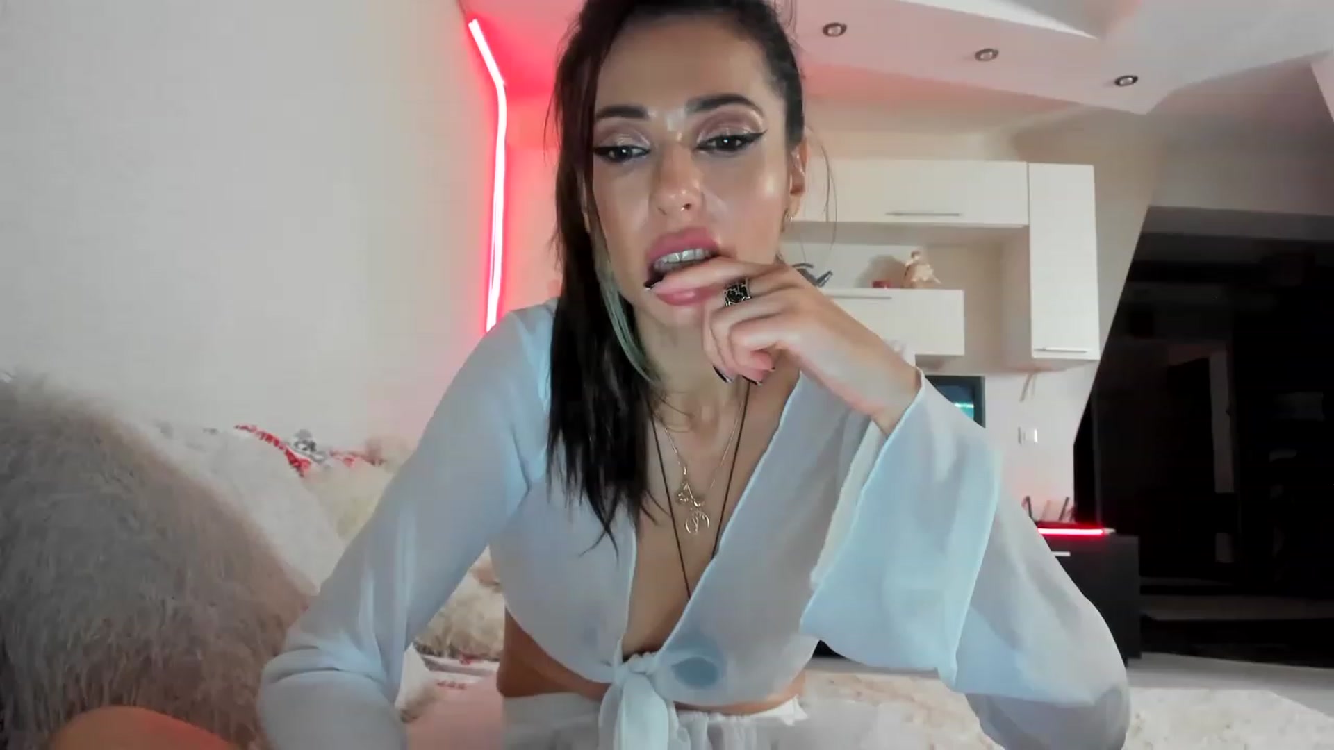 Gallery image thumbnail from SmileyTinaa's myfreecams stream on, 01/19/2023, 03:40 image 12 of 20