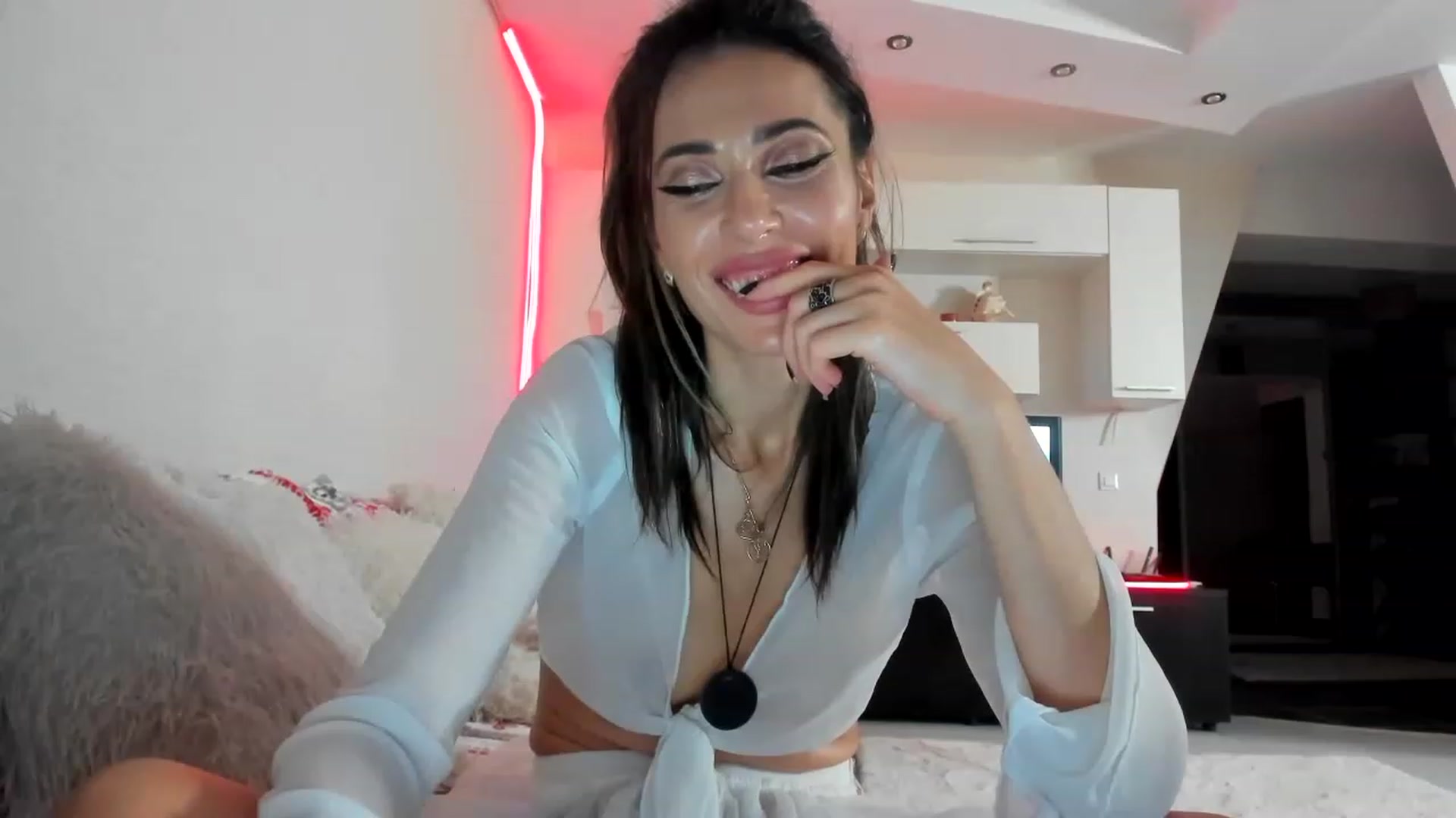 Gallery image thumbnail from SmileyTinaa's myfreecams stream on, 01/19/2023, 03:40 image 5 of 20