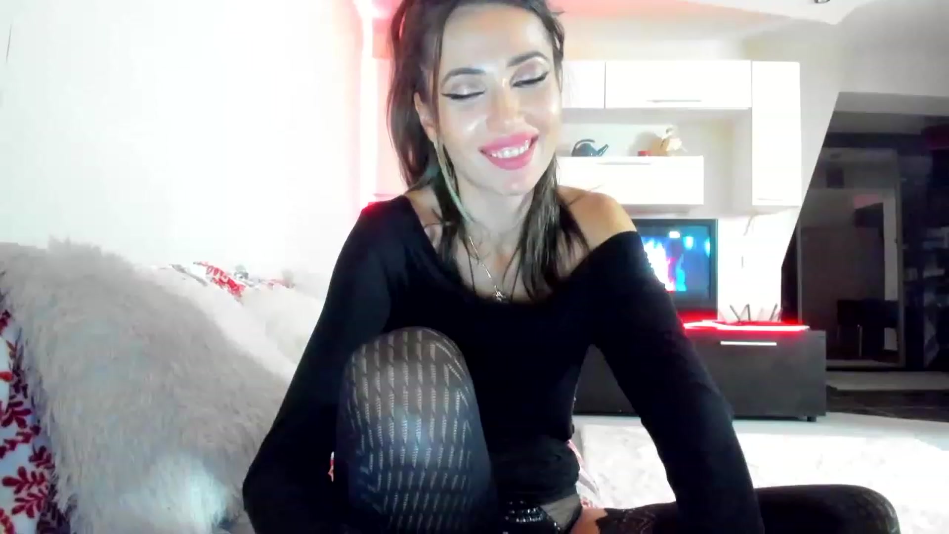 Gallery image thumbnail from SmileyTinaa's myfreecams stream on, 01/19/2023, 04:53 image 14 of 20