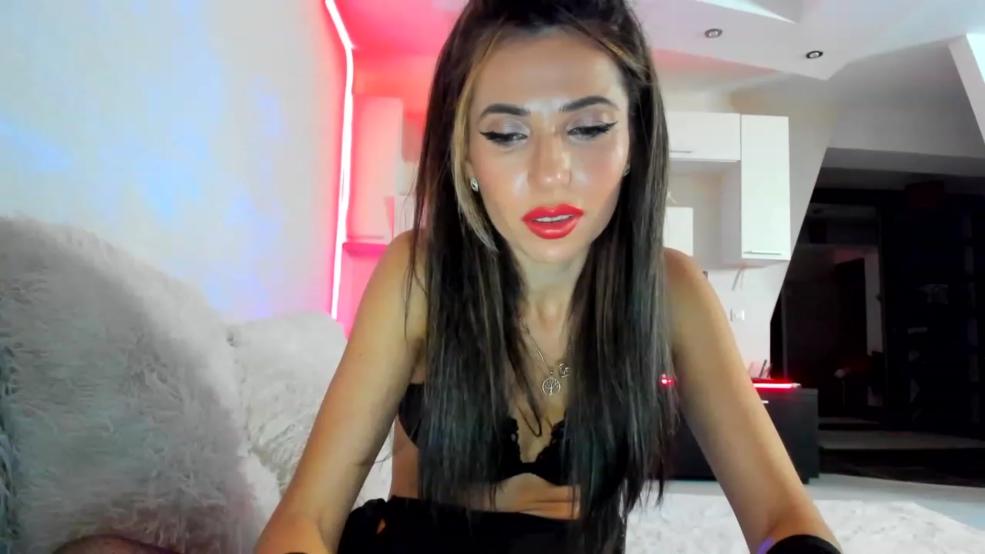 Gallery image thumbnail from SmileyTinaa's myfreecams stream on, 02/01/2023, 24:48 image 13 of 20