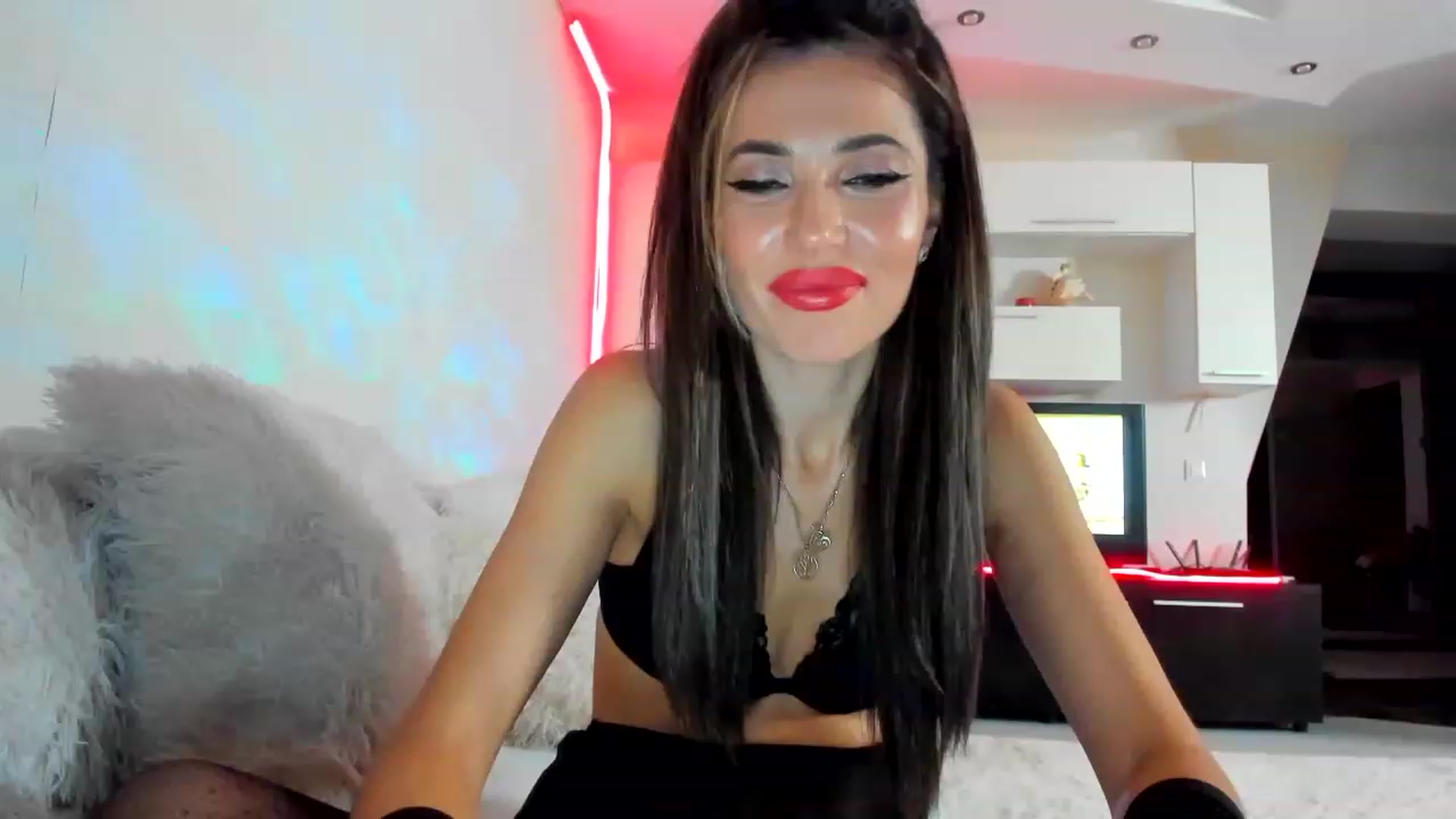 Gallery image thumbnail from SmileyTinaa's myfreecams stream on, 02/01/2023, 01:50 image 2 of 20