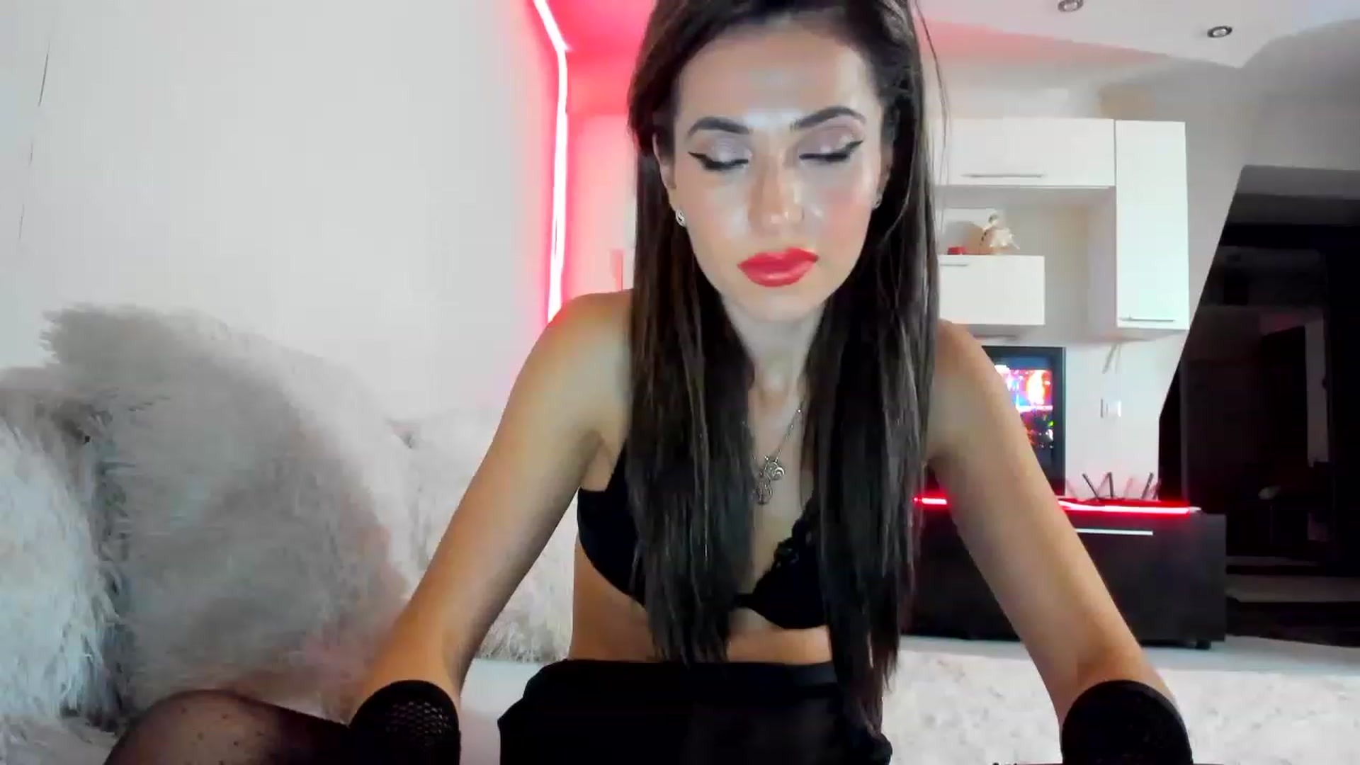 Gallery image thumbnail from SmileyTinaa's myfreecams stream on, 02/01/2023, 03:28 image 4 of 20