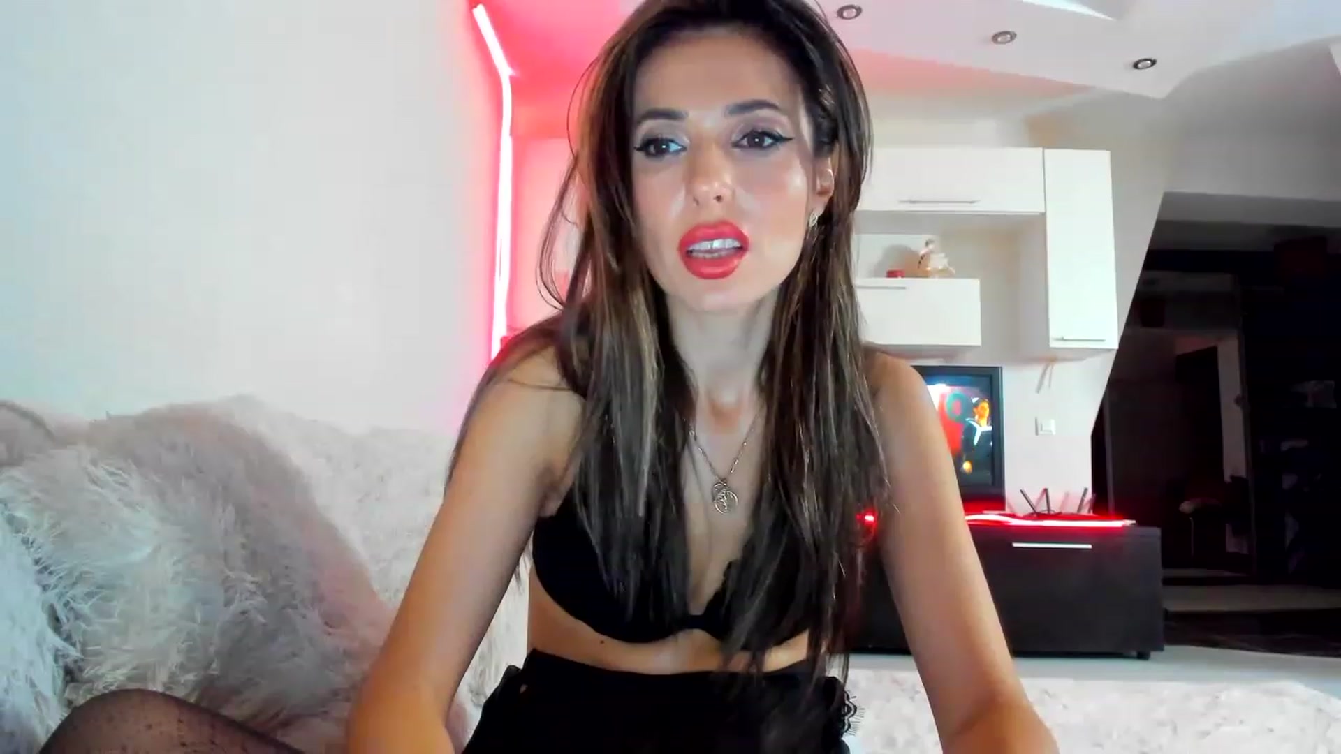 Gallery image thumbnail from SmileyTinaa's myfreecams stream on, 02/01/2023, 06:27 image 10 of 20