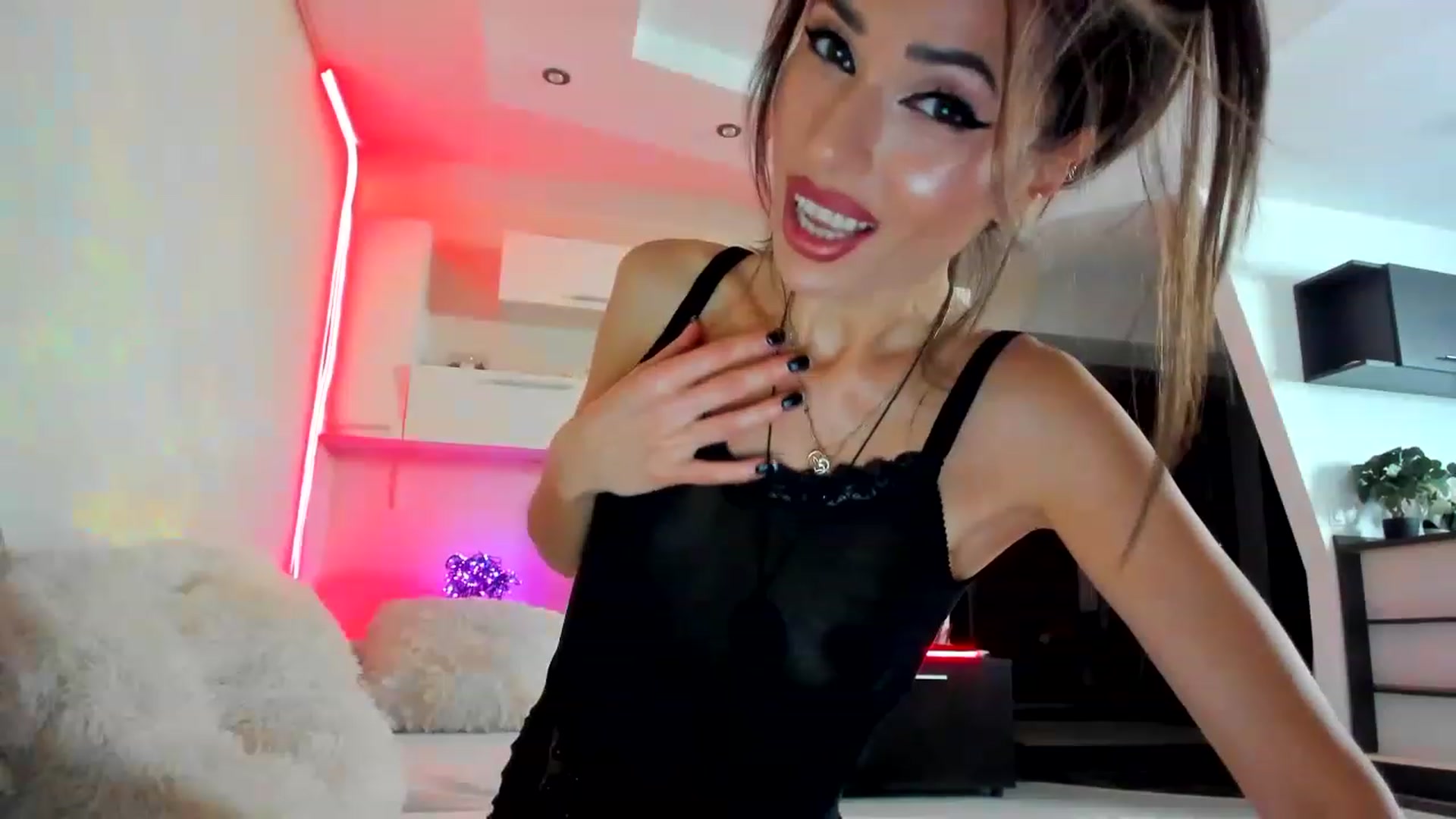 Gallery image thumbnail from SmileyTinaa's myfreecams stream on, 02/01/2023, 23:02 image 15 of 20
