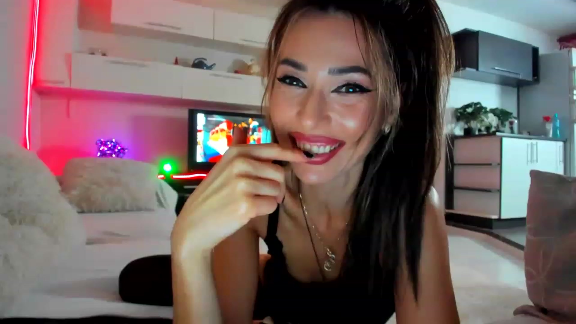 Gallery image thumbnail from SmileyTinaa's myfreecams stream on, 02/01/2023, 23:02 image 6 of 20