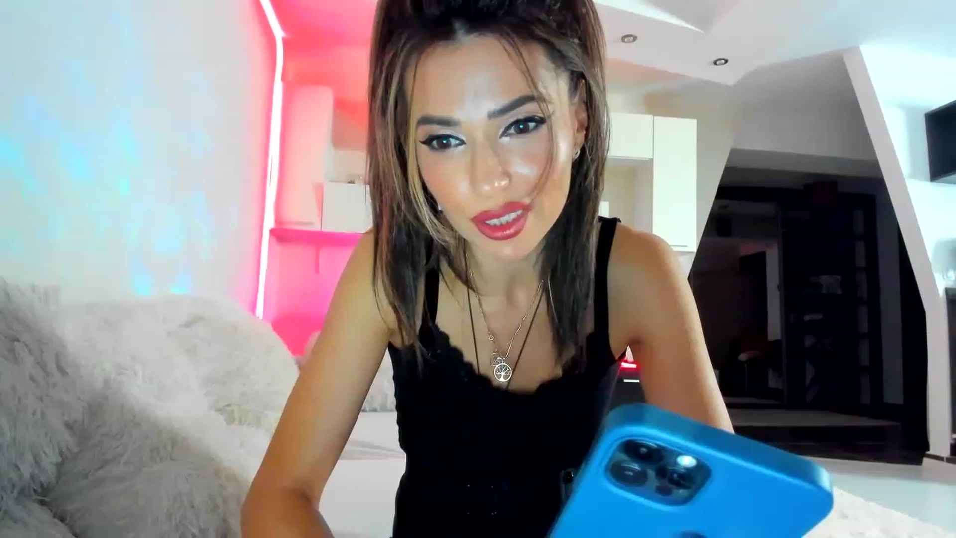 Gallery image thumbnail from SmileyTinaa's myfreecams stream on, 02/01/2023, 23:02 image 11 of 20