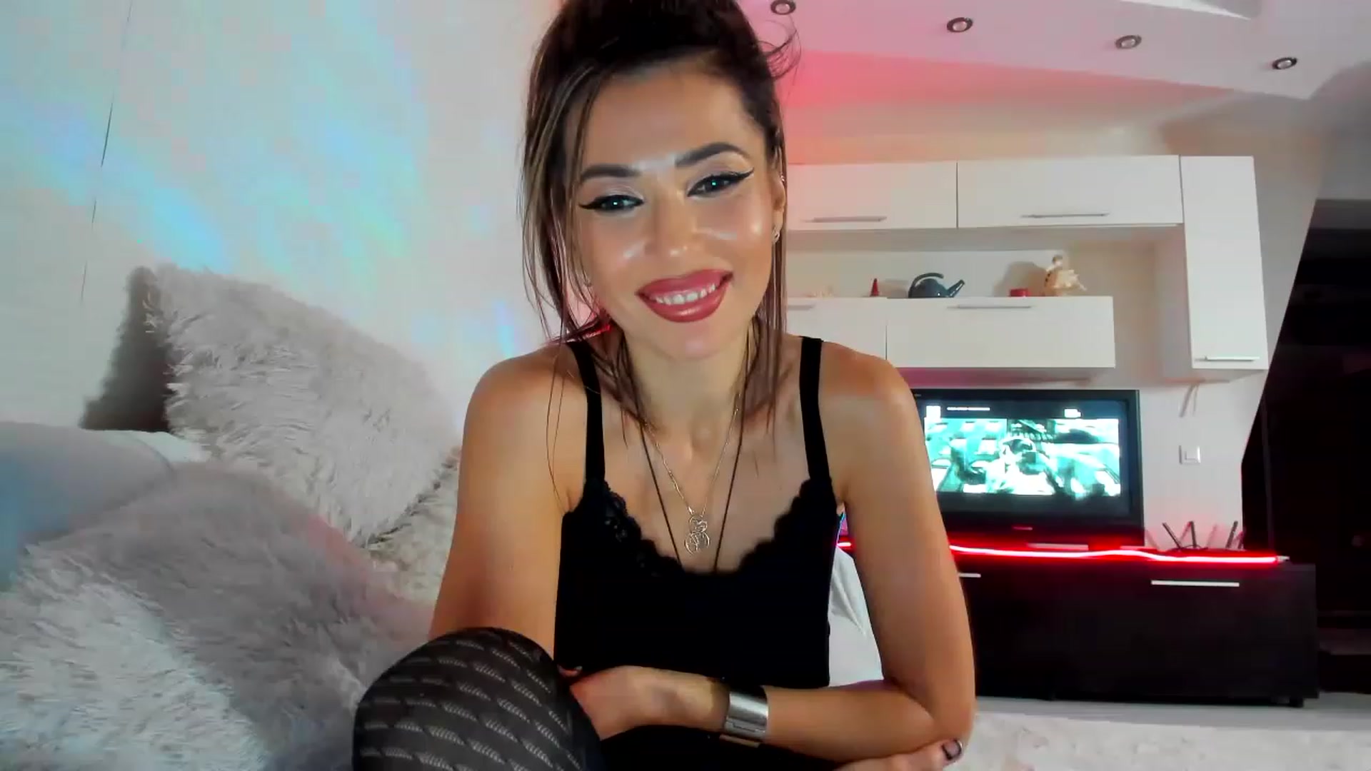 Gallery image thumbnail from SmileyTinaa's myfreecams stream on, 02/02/2023, 02:58 image 5 of 20