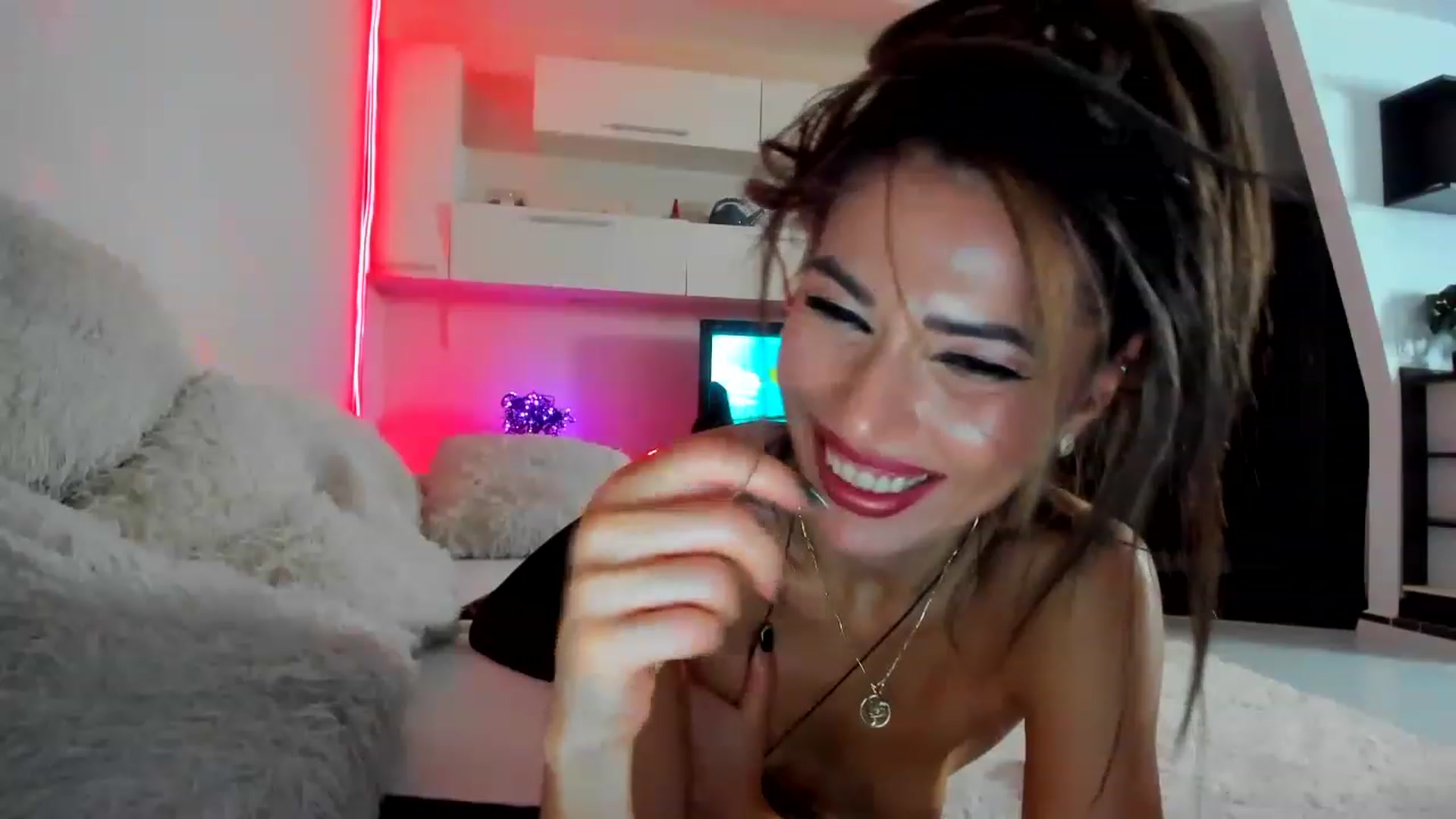 Gallery image thumbnail from SmileyTinaa's myfreecams stream on, 02/02/2023, 02:58 image 17 of 20