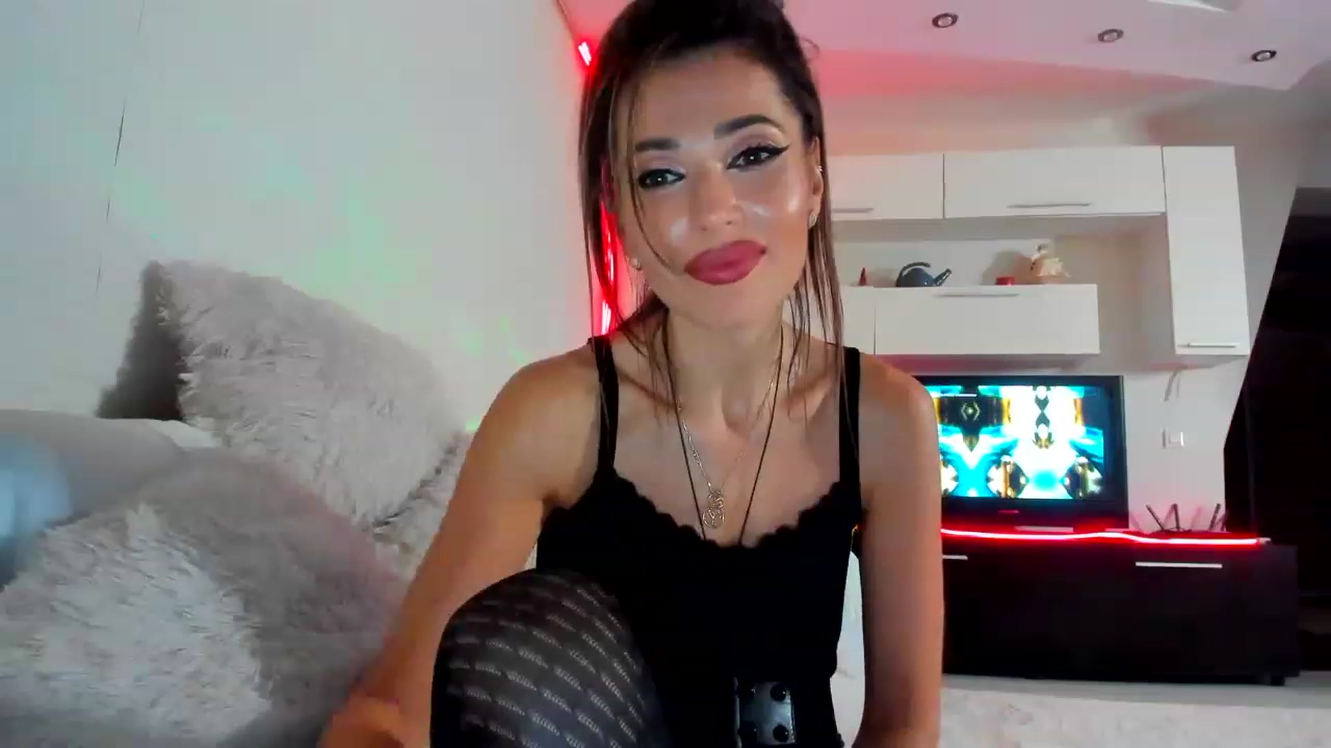 Gallery image thumbnail from SmileyTinaa's myfreecams stream on, 02/02/2023, 02:58 image 4 of 20