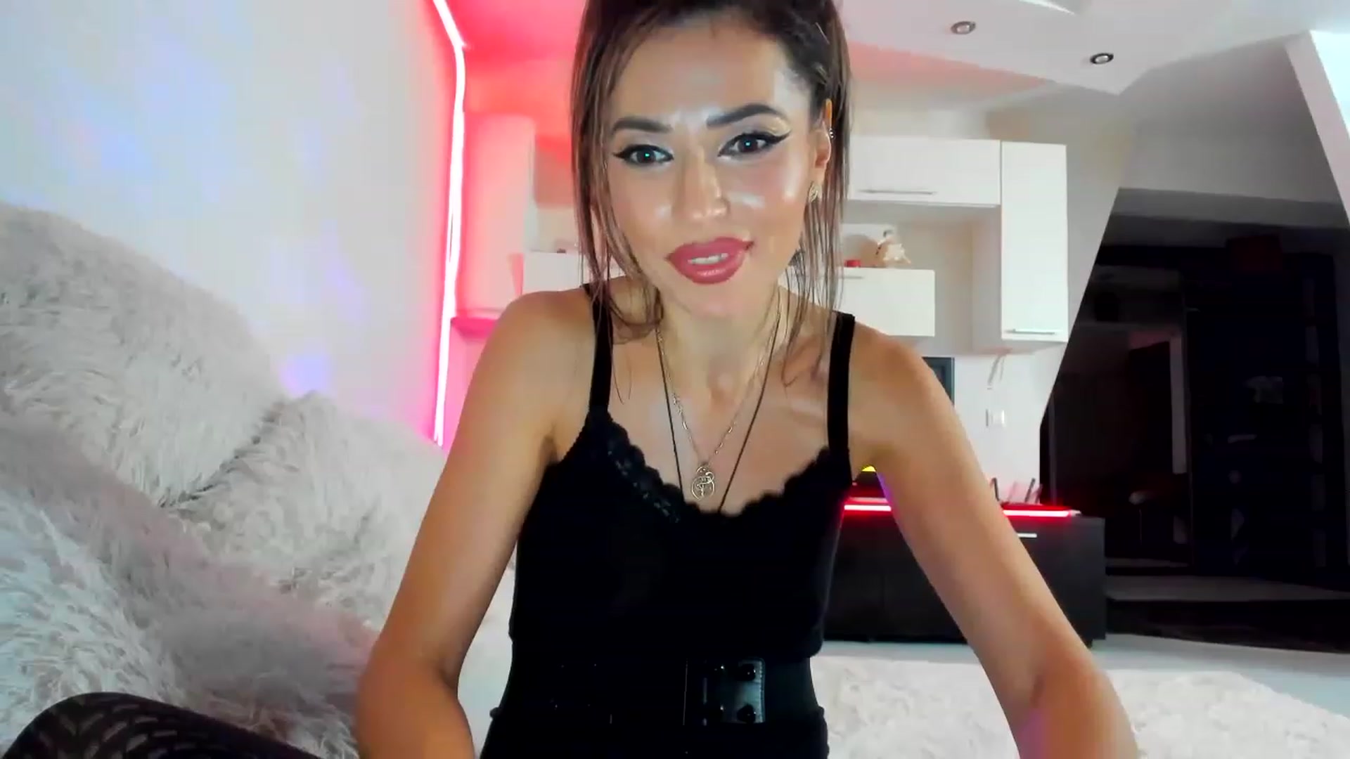Gallery image thumbnail from SmileyTinaa's myfreecams stream on, 02/02/2023, 02:58 image 9 of 20