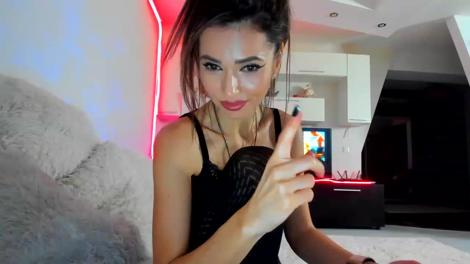 Gallery image thumbnail from SmileyTinaa's myfreecams stream on, 02/02/2023, 02:58 image 11 of 20