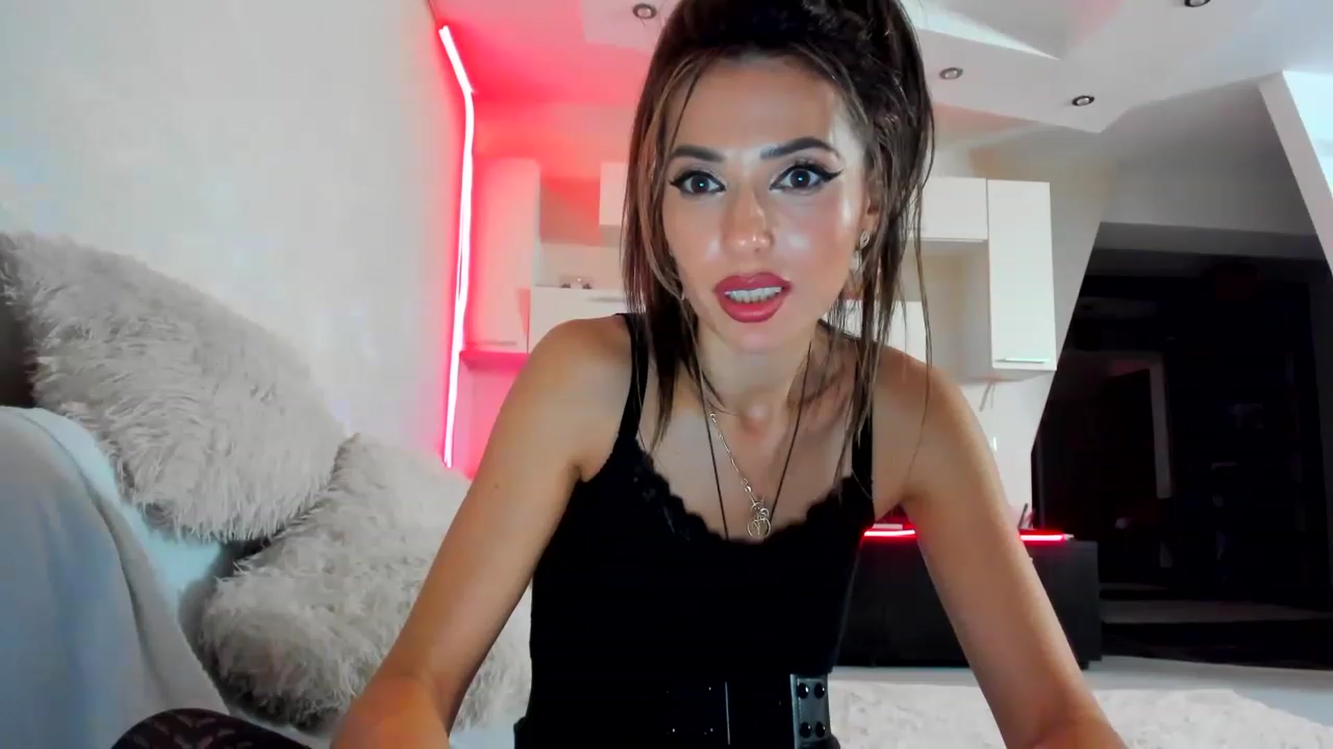 Gallery image thumbnail from SmileyTinaa's myfreecams stream on, 02/02/2023, 04:28 image 15 of 20