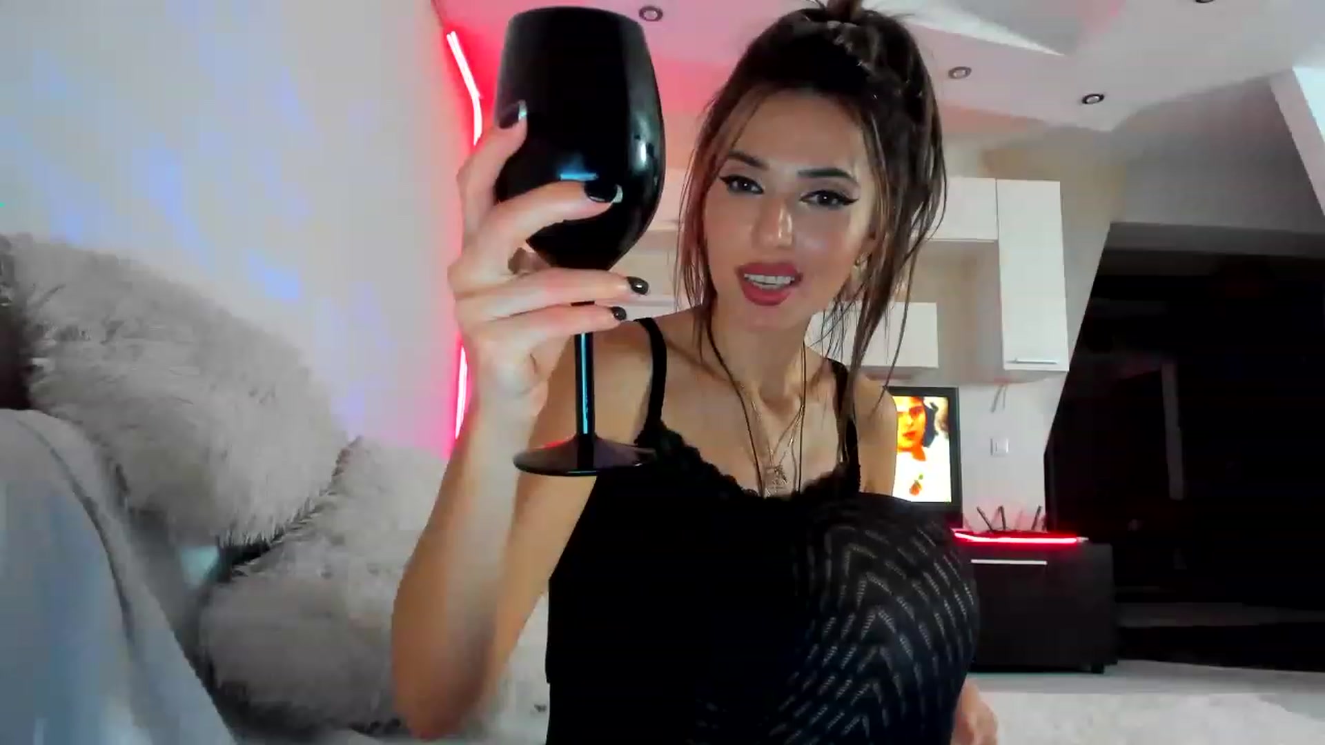 Gallery image thumbnail from SmileyTinaa's myfreecams stream on, 02/02/2023, 04:28 image 18 of 20