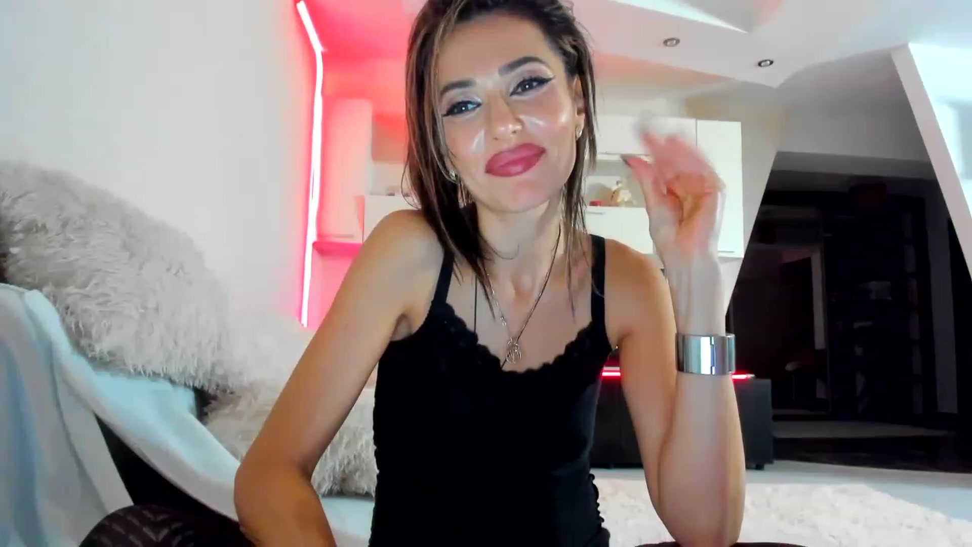 Gallery image thumbnail from SmileyTinaa's myfreecams stream on, 02/02/2023, 05:36 image 18 of 20