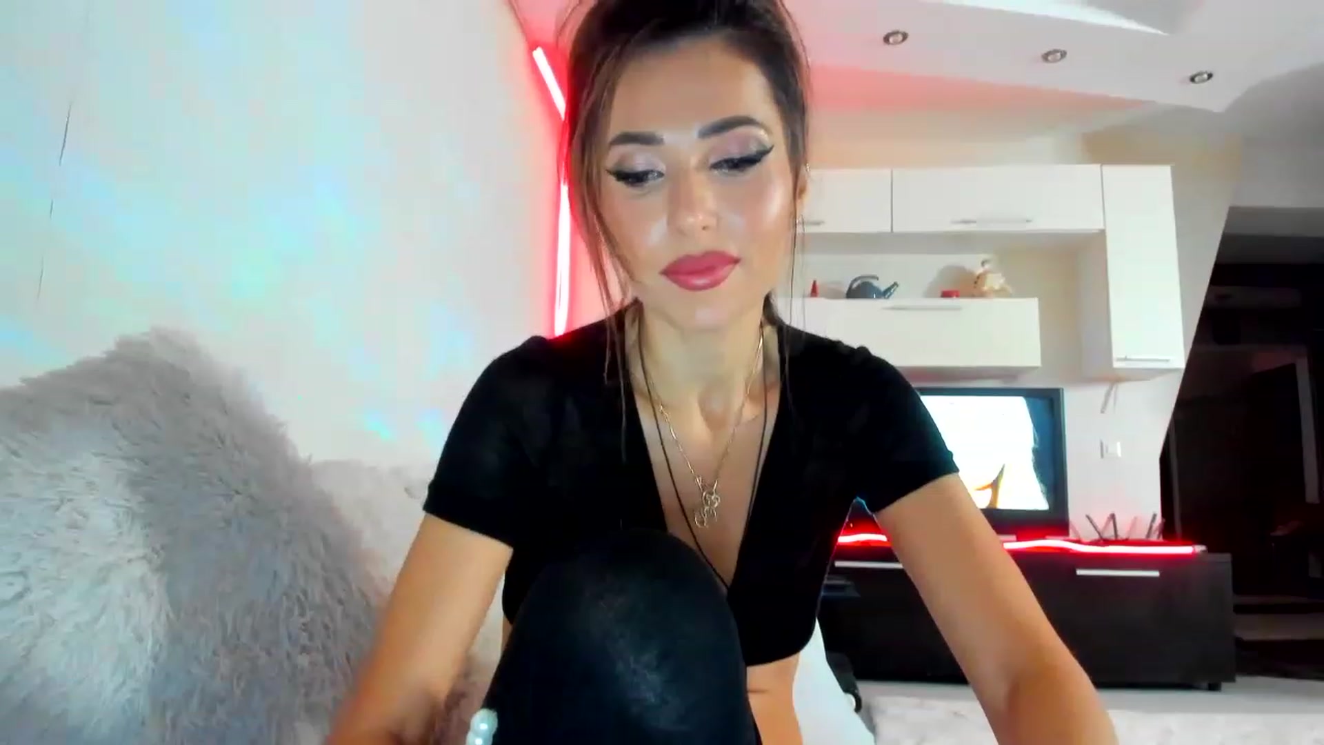 Gallery image thumbnail from SmileyTinaa's myfreecams stream on, 02/03/2023, 24:47 image 4 of 20