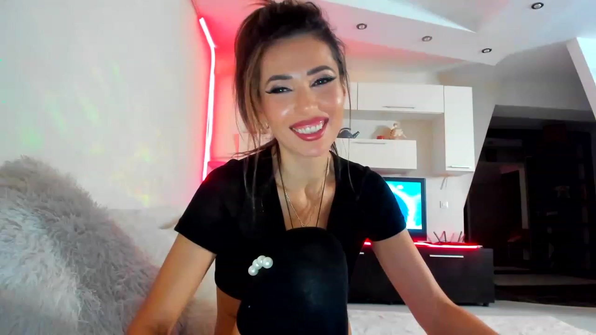 Gallery image thumbnail from SmileyTinaa's myfreecams stream on, 02/03/2023, 24:47 image 12 of 20