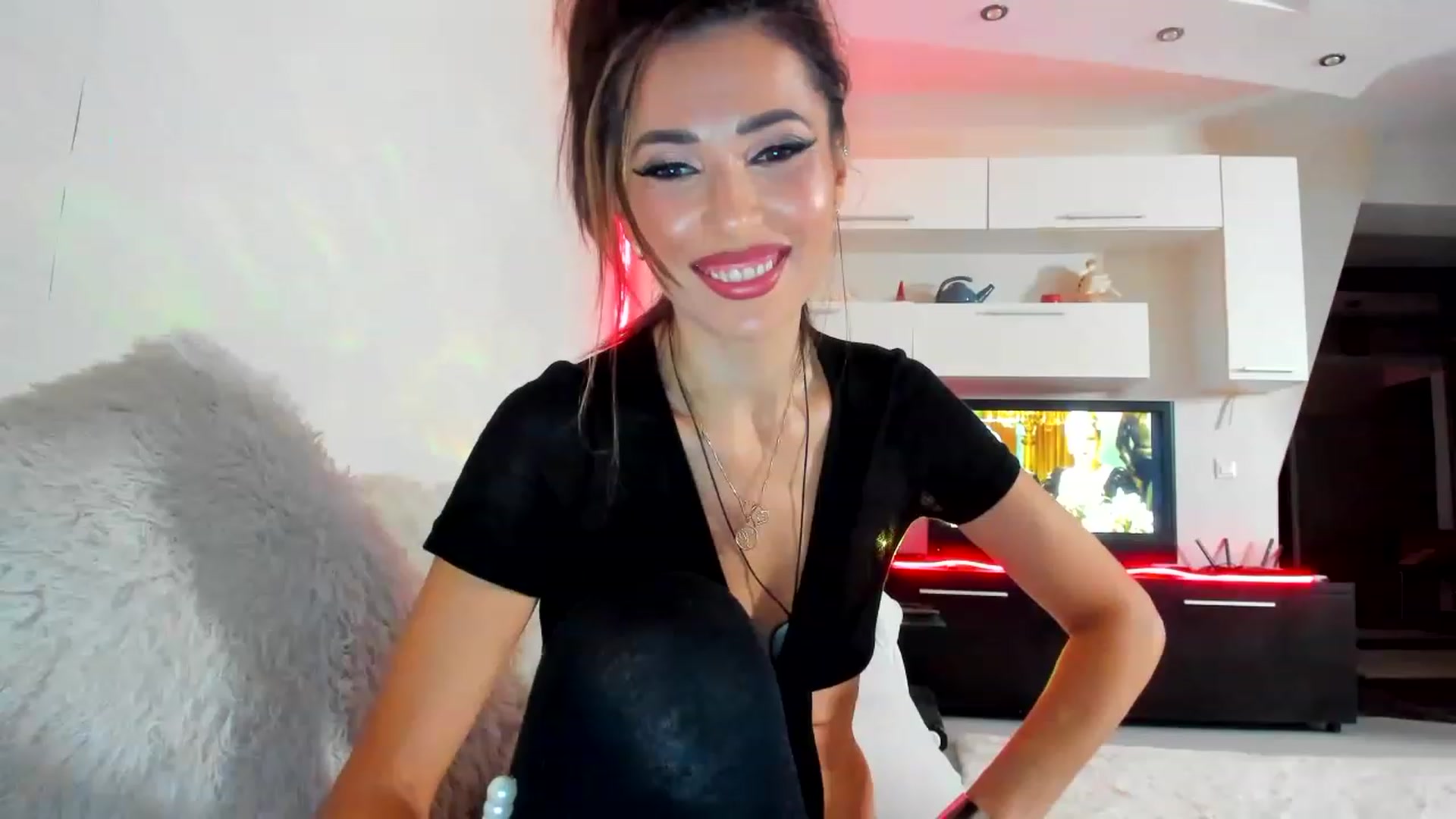 Gallery image thumbnail from SmileyTinaa's myfreecams stream on, 02/03/2023, 24:47 image 5 of 20