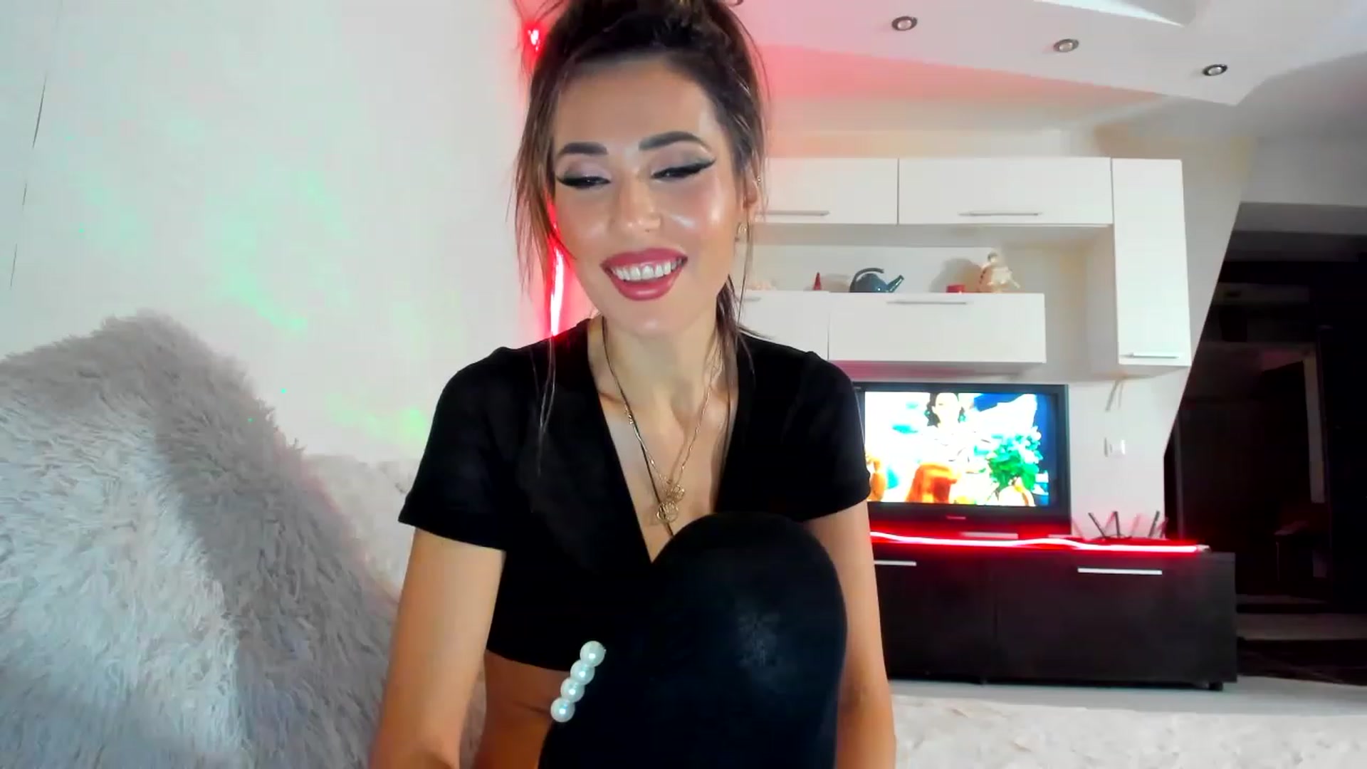 Gallery image thumbnail from SmileyTinaa's myfreecams stream on, 02/03/2023, 24:47 image 2 of 20