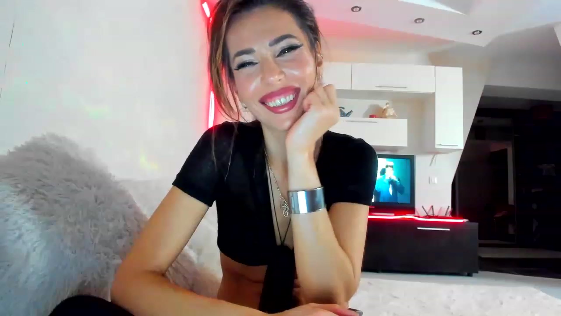 Gallery image thumbnail from SmileyTinaa's myfreecams stream on, 02/03/2023, 24:47 image 18 of 20