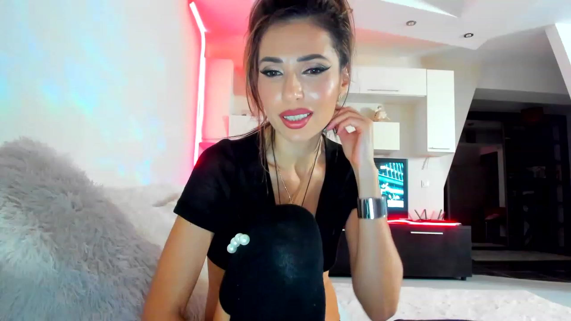 Gallery image thumbnail from SmileyTinaa's myfreecams stream on, 02/03/2023, 24:47 image 11 of 20