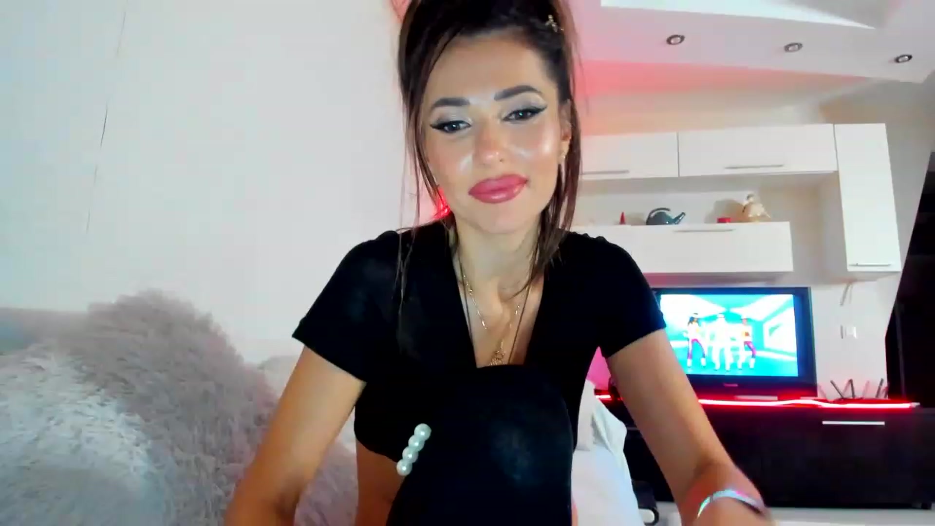 Gallery image thumbnail from SmileyTinaa's myfreecams stream on, 02/03/2023, 03:38 image 1 of 20