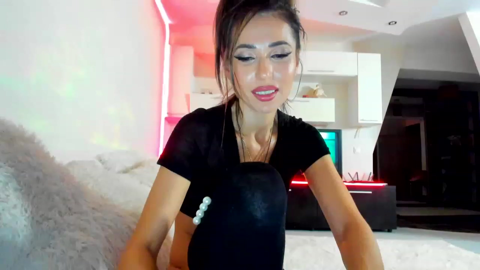 Gallery image thumbnail from SmileyTinaa's myfreecams stream on, 02/03/2023, 03:38 image 15 of 20