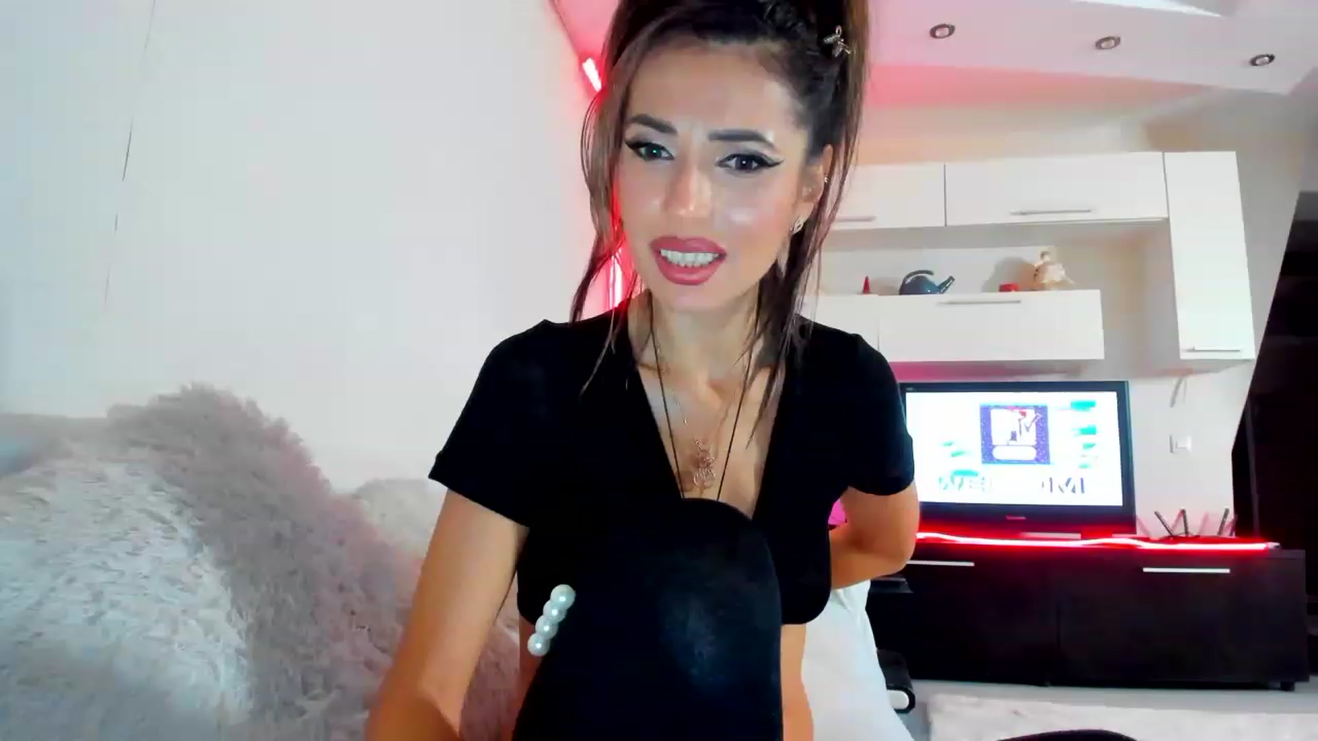 Gallery image thumbnail from SmileyTinaa's myfreecams stream on, 02/03/2023, 03:38 image 5 of 20