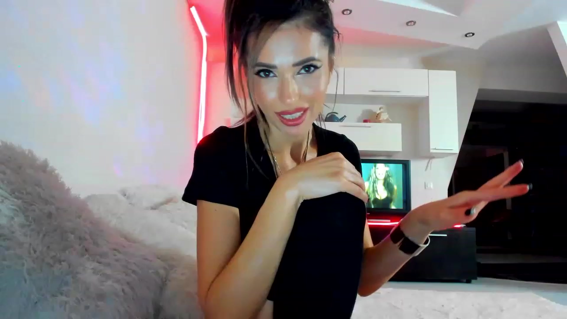 Gallery image thumbnail from SmileyTinaa's myfreecams stream on, 02/03/2023, 03:38 image 12 of 20