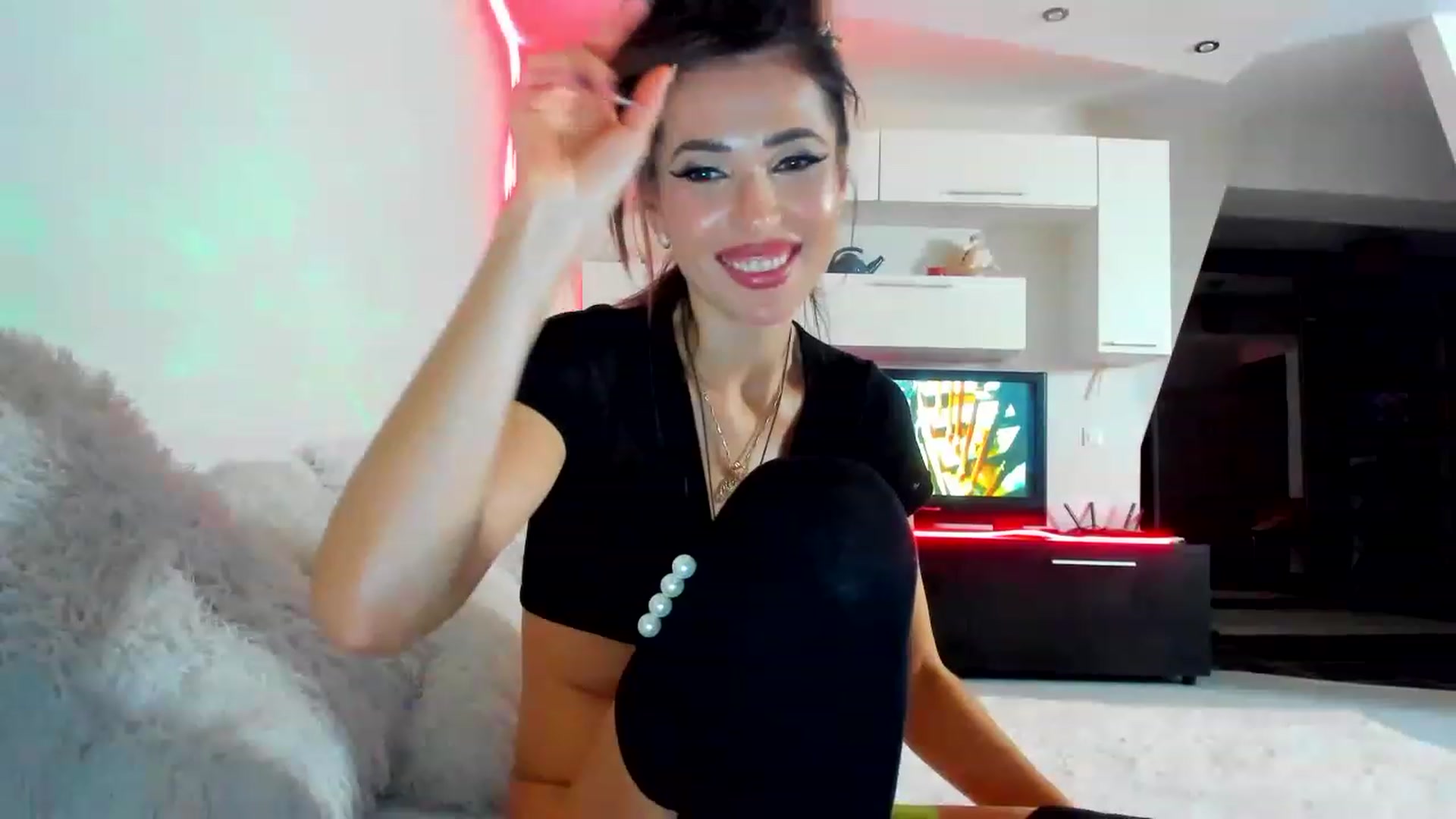 Gallery image thumbnail from SmileyTinaa's myfreecams stream on, 02/03/2023, 03:38 image 13 of 20