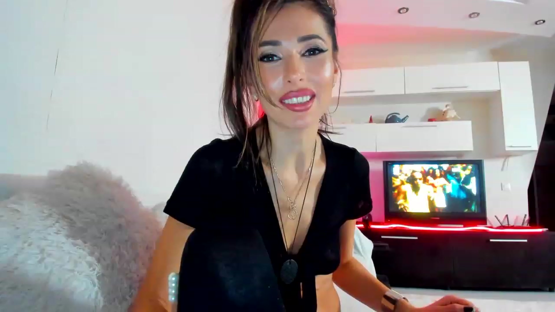 Gallery image thumbnail from SmileyTinaa's myfreecams stream on, 02/03/2023, 03:38 image 7 of 20