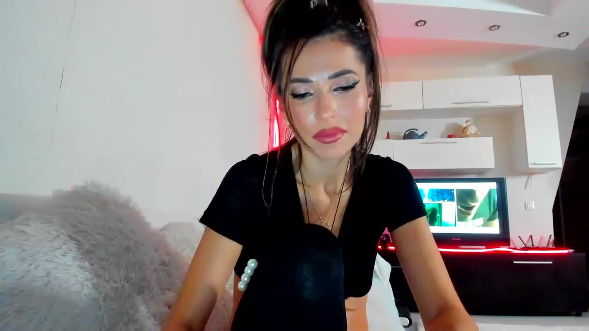 Gallery image thumbnail from SmileyTinaa's myfreecams stream on, 02/03/2023, 03:38 image 3 of 20