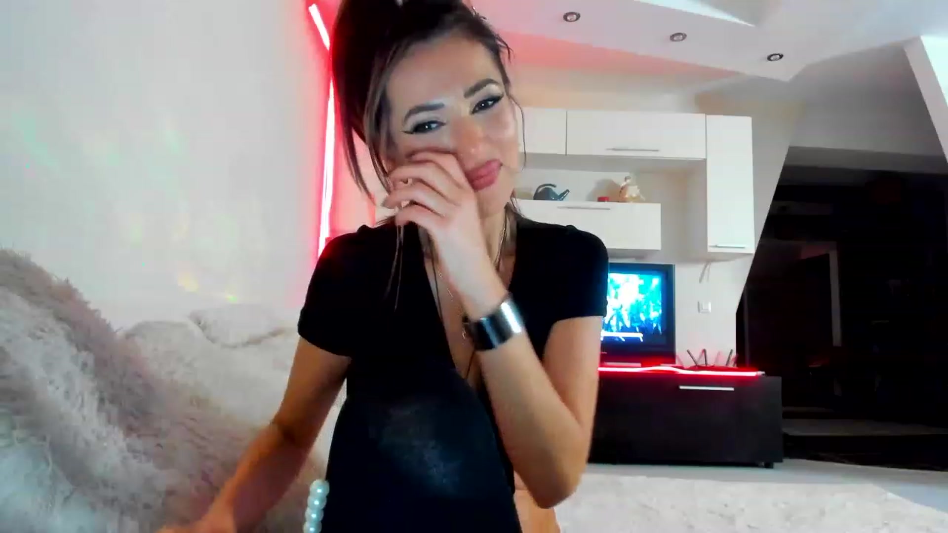 Gallery image thumbnail from SmileyTinaa's myfreecams stream on, 02/03/2023, 03:38 image 18 of 20